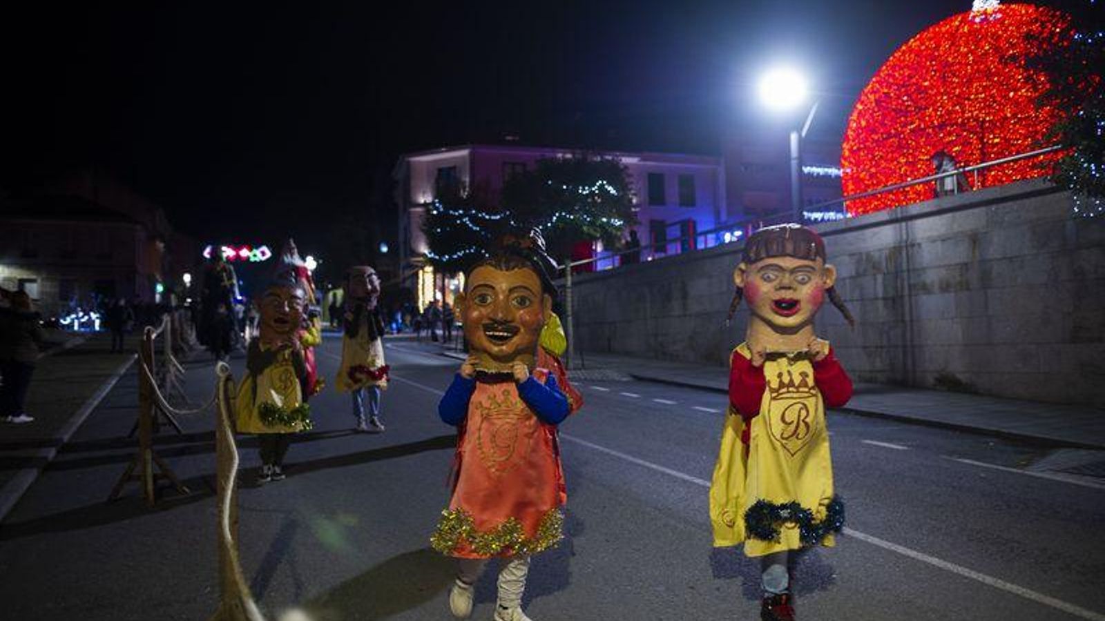 Ribadavia 5/1/21 Desfile de gigantes y cabezudos en Ribadavia  Fotos Martiño Pinal