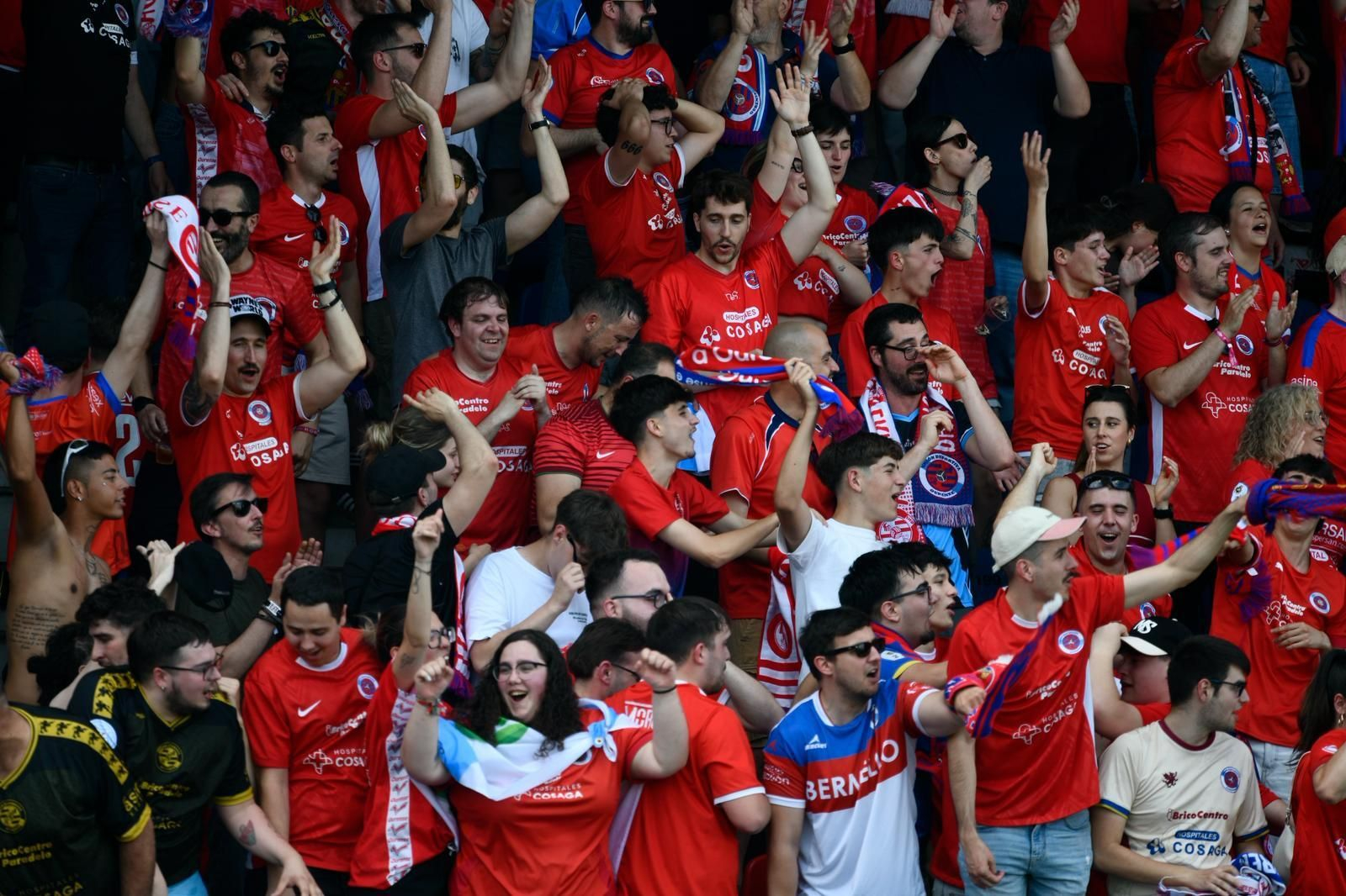 Galería | La UD Ourense quiere llegar a Primera Federación y la afición se vuelca con el equipo en O Couto