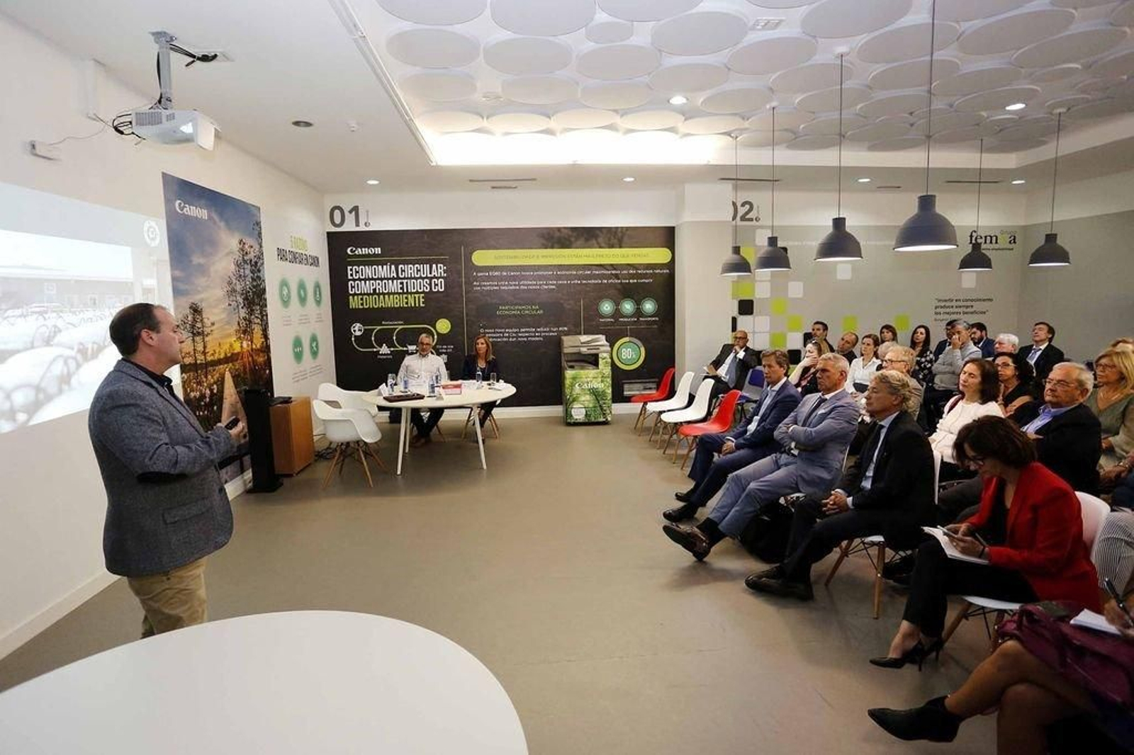 Encuentro celebrado ayer en el Círculo de Empresarios junto con Zona Franca.