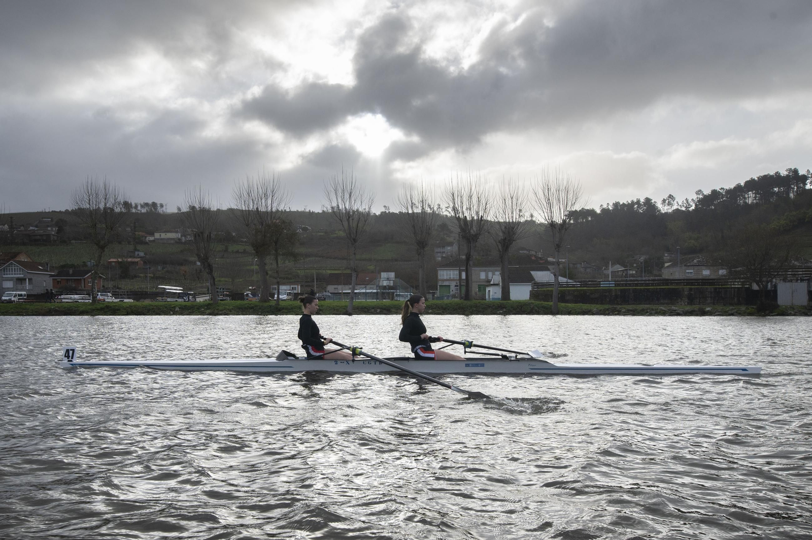 Galería | Castrelo de Miño disfruta con el Campeonato Gallego de Remo de larga distancia