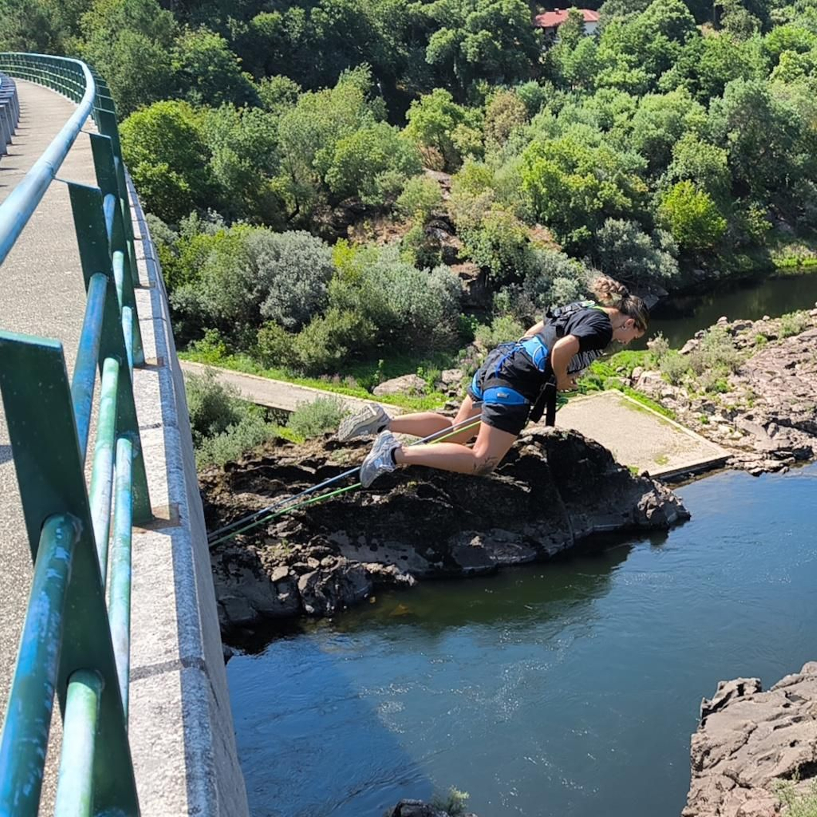 Imagen de Aventura Noroeste en el Puente Internacional del río Miño en Arbo.