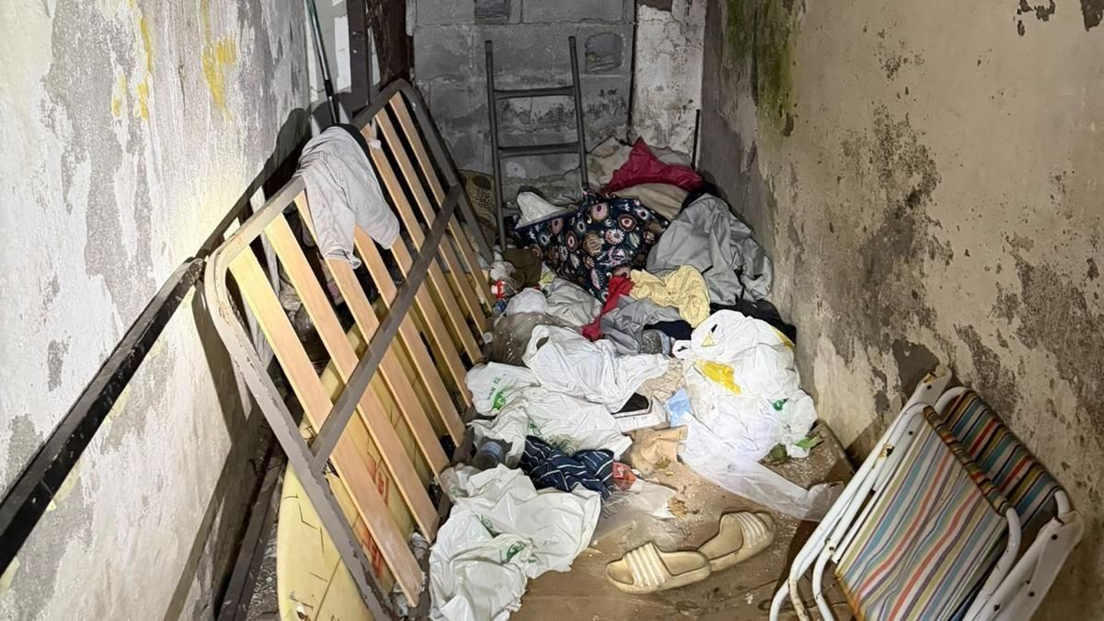 Uno de los túneles de Ceuta usado como asentamiento por inmigrantes.