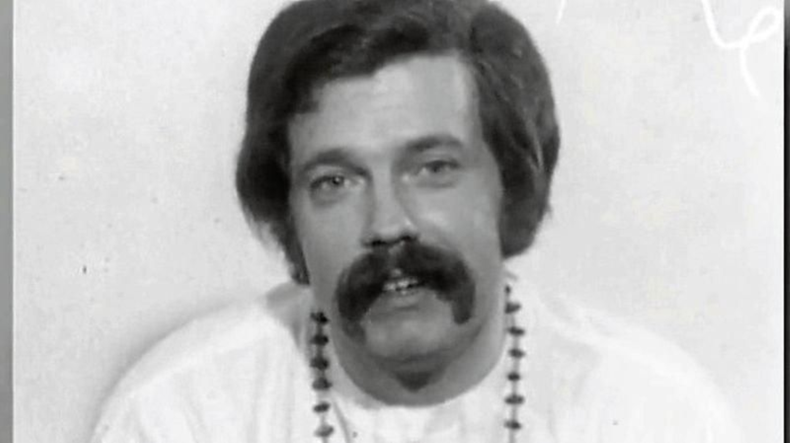 El presentador José María Íñigo, un revolucionario de los programas musicales de la televisión en blanco y negro.