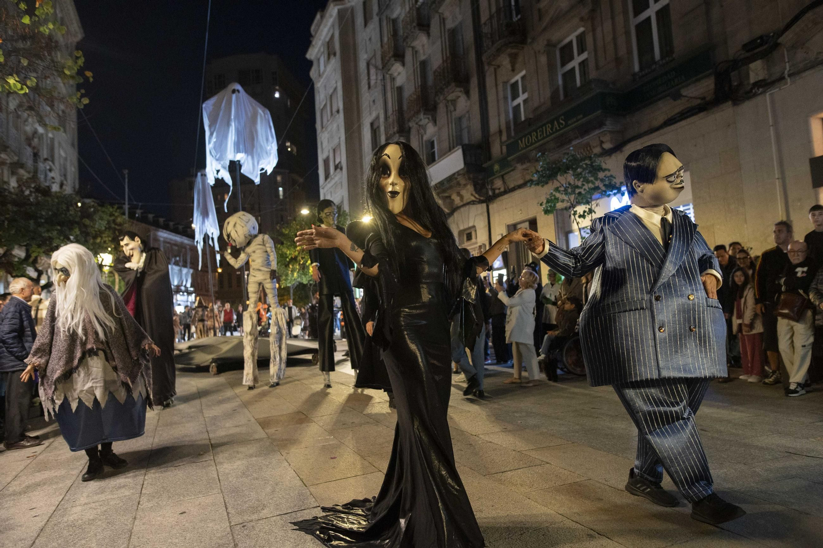 Galería | Ourense se transforma en una ciudad de miedo para celebrar Samaín
