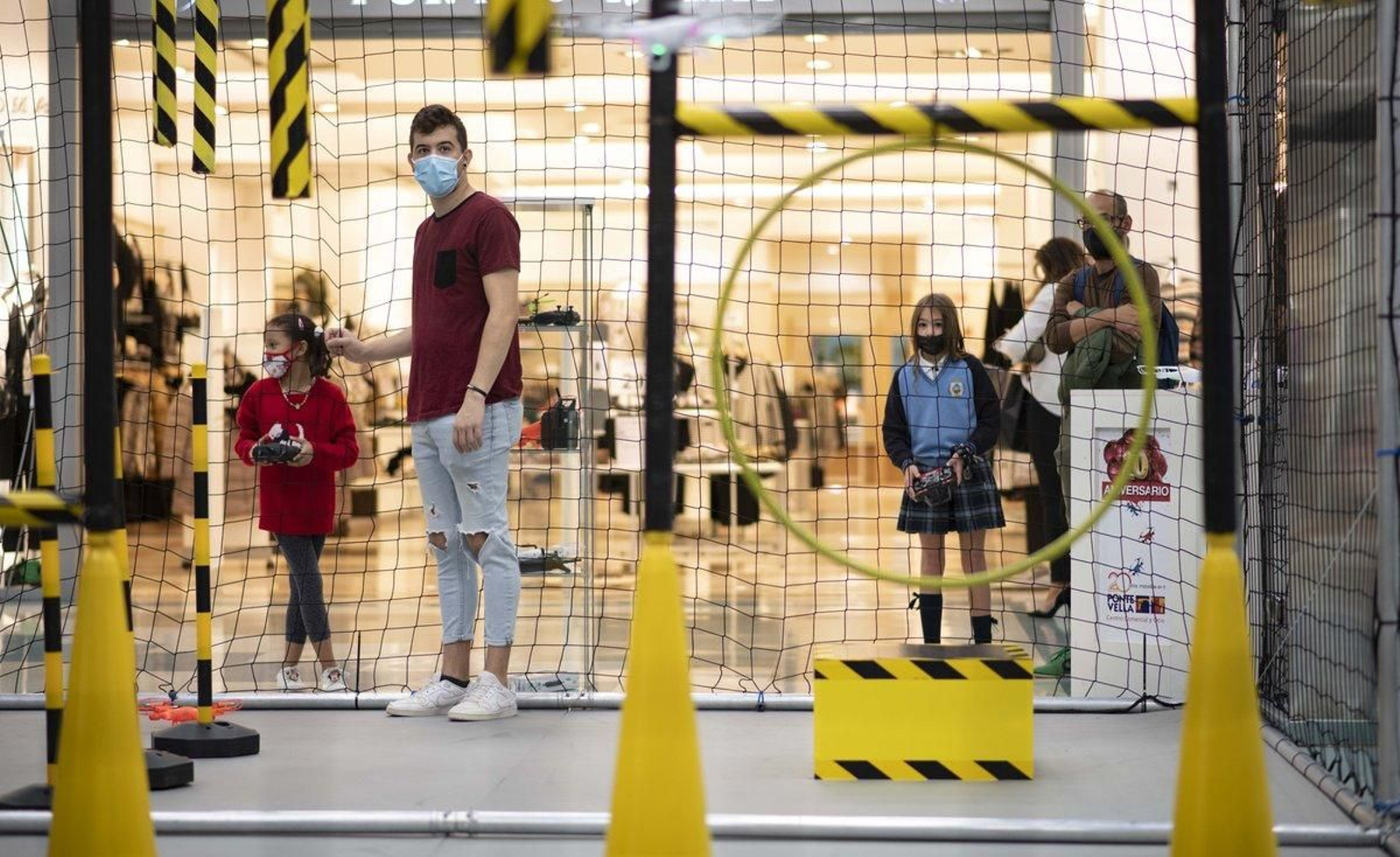 Os participantes tiveron que superar diferentes obstáculos.