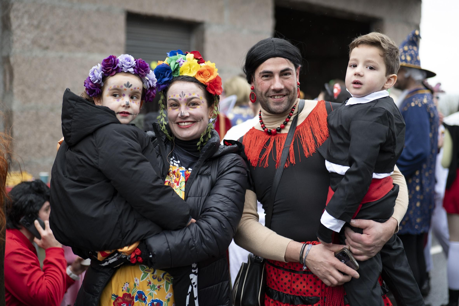 Galería | El Entroido itinerante de Parada de Amoeiro lleva la diversión por bandera
