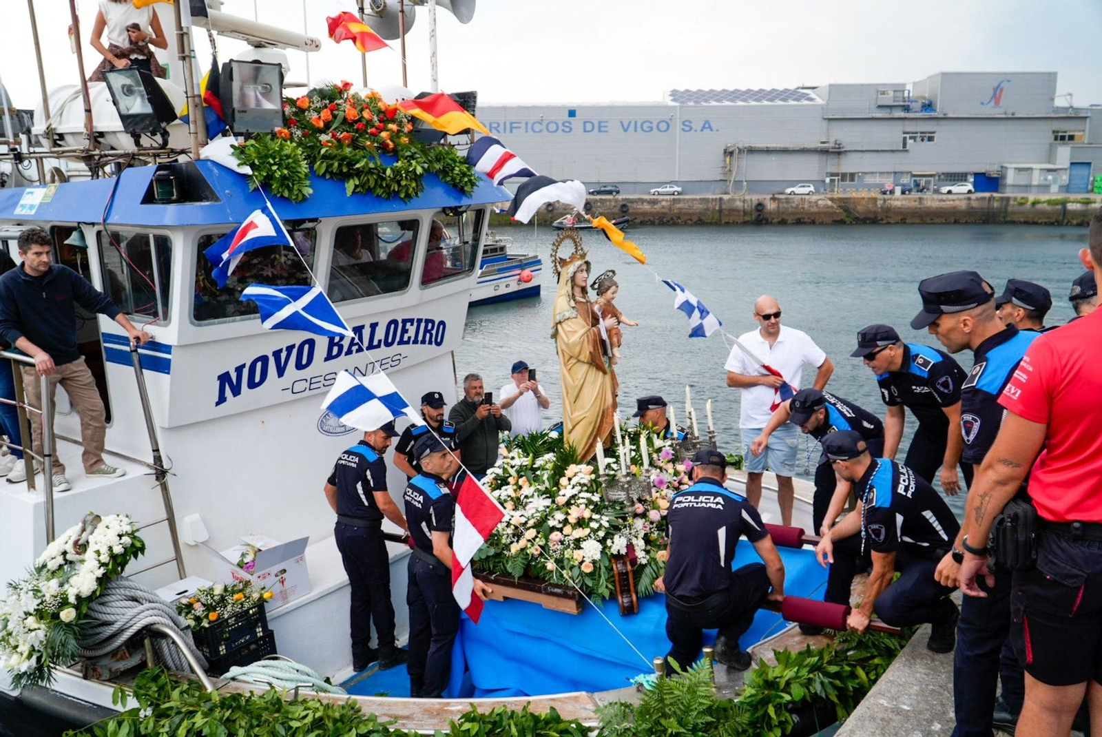 Galería | Vigo rinde homenaje a la Virgen del Carmen por tierra y por mar