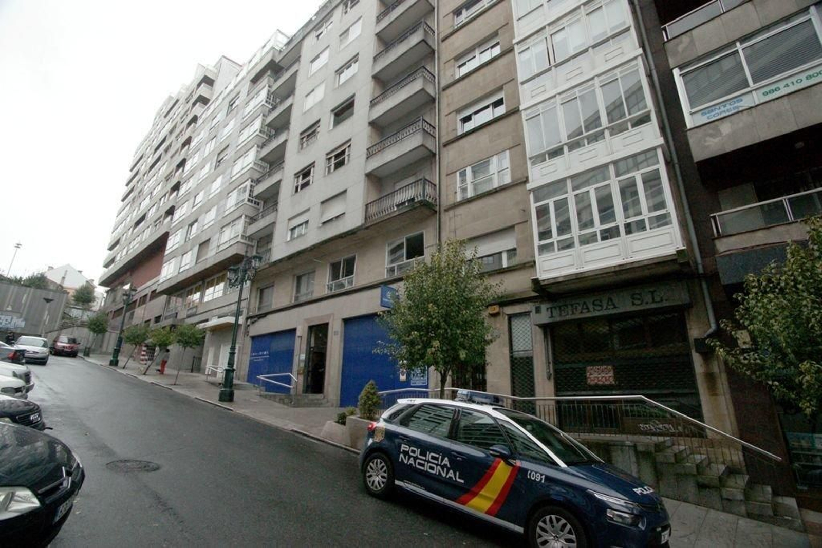El edificio de la calle San Salvador está permanentemente vigilado por la Policía.