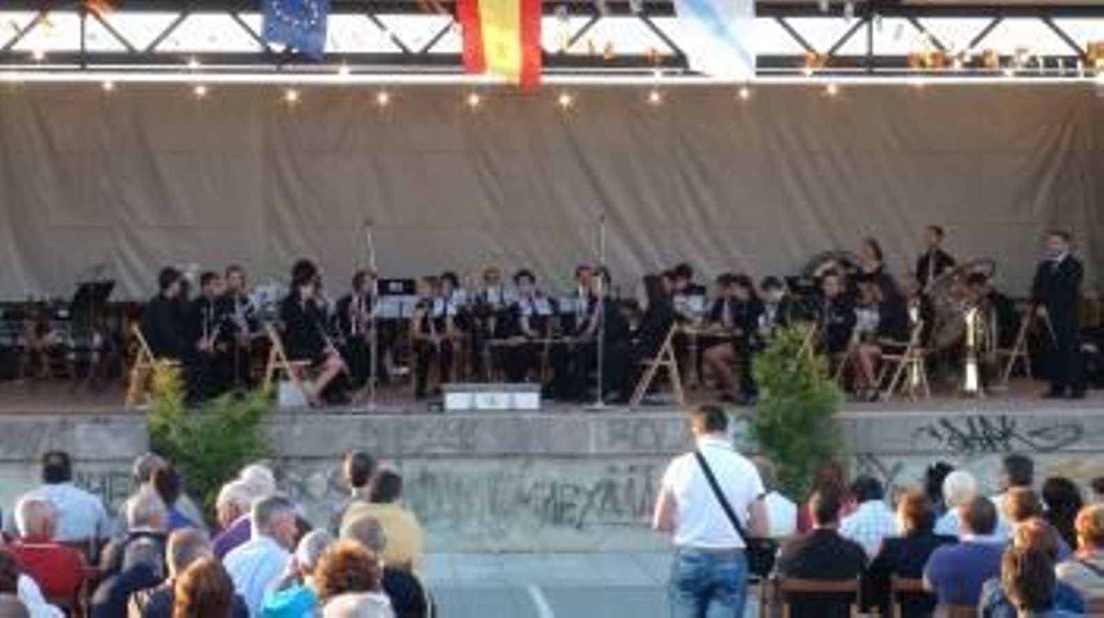 La banda de música está integrada por músicos muy jóvenes y dirigida por Santiago Barreiro.