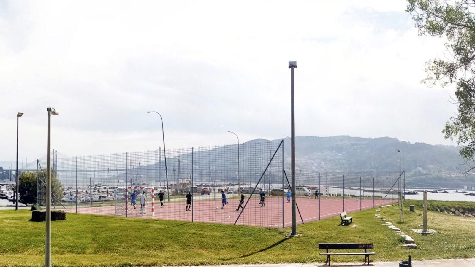 Infografía sobre cómo quedará el campo de fútbol de A Tella tras las obras.