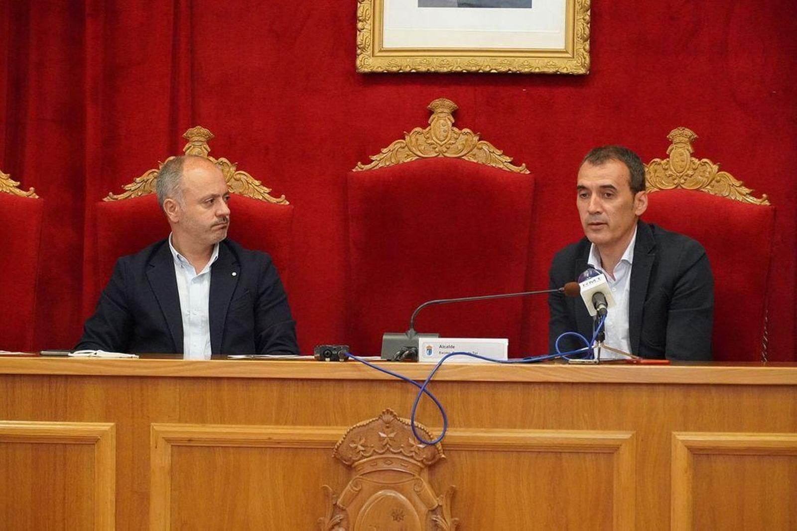 El delegado de Zona Franca, David Regades,  y el alcalde de Tui, Enrique Cabaleiro.