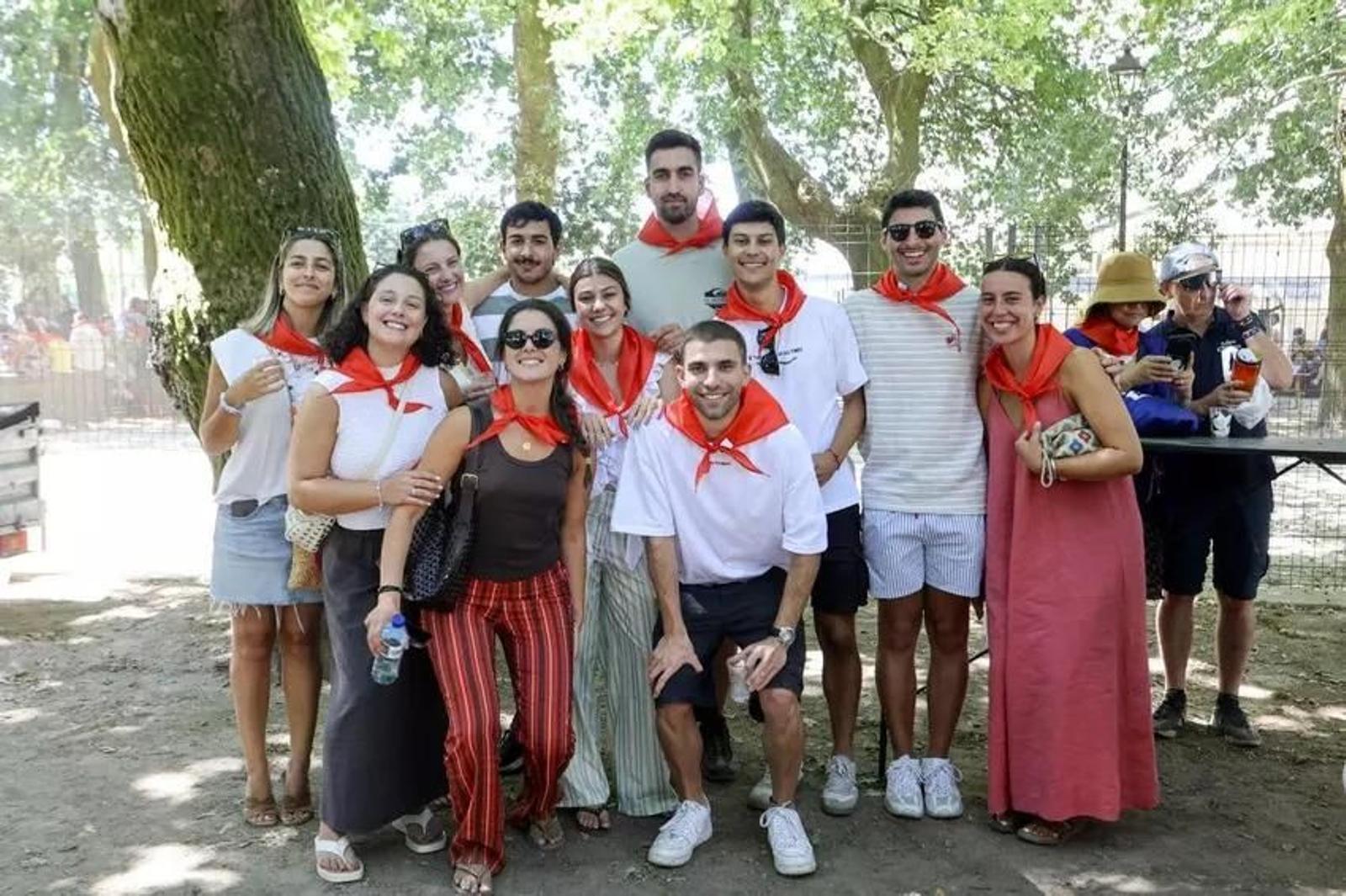 Un grupo de amigos na Feira do Xamón de A Caniza
