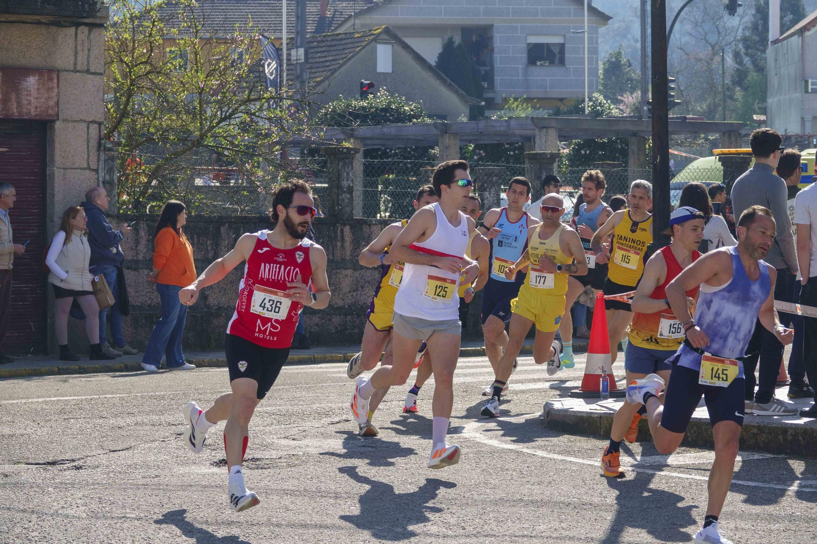 Galería | Pequeños y mayores se divierten en la 10K de Porriño