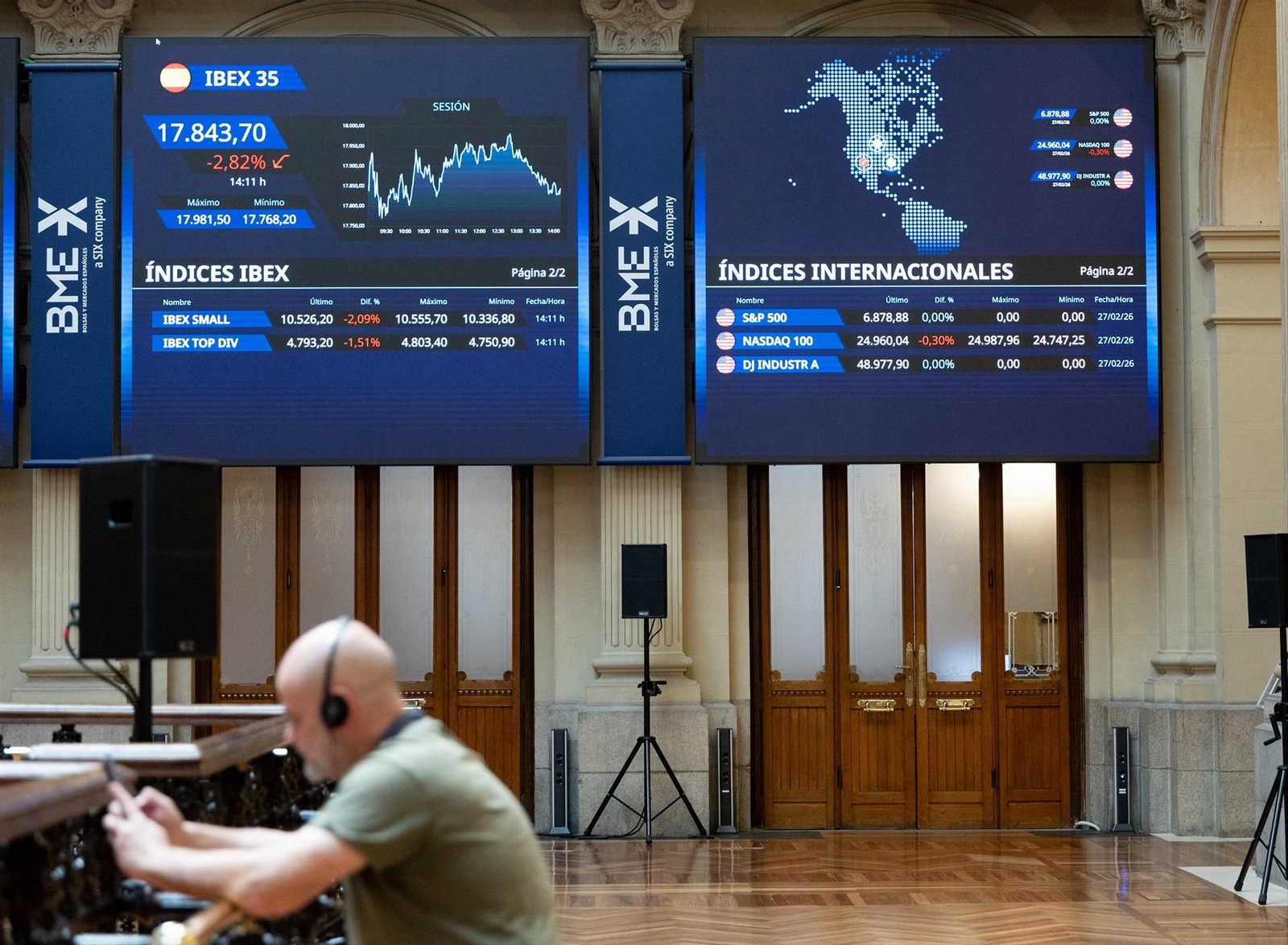 Paneles informativos en la bolsa de Madrid