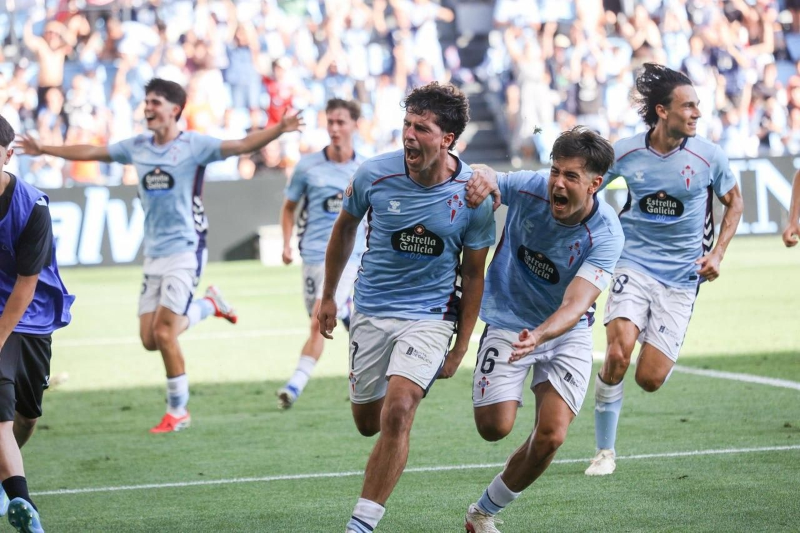 Galería | El Celta Fortuna golea a la Ponferradina y sube a Segunda División