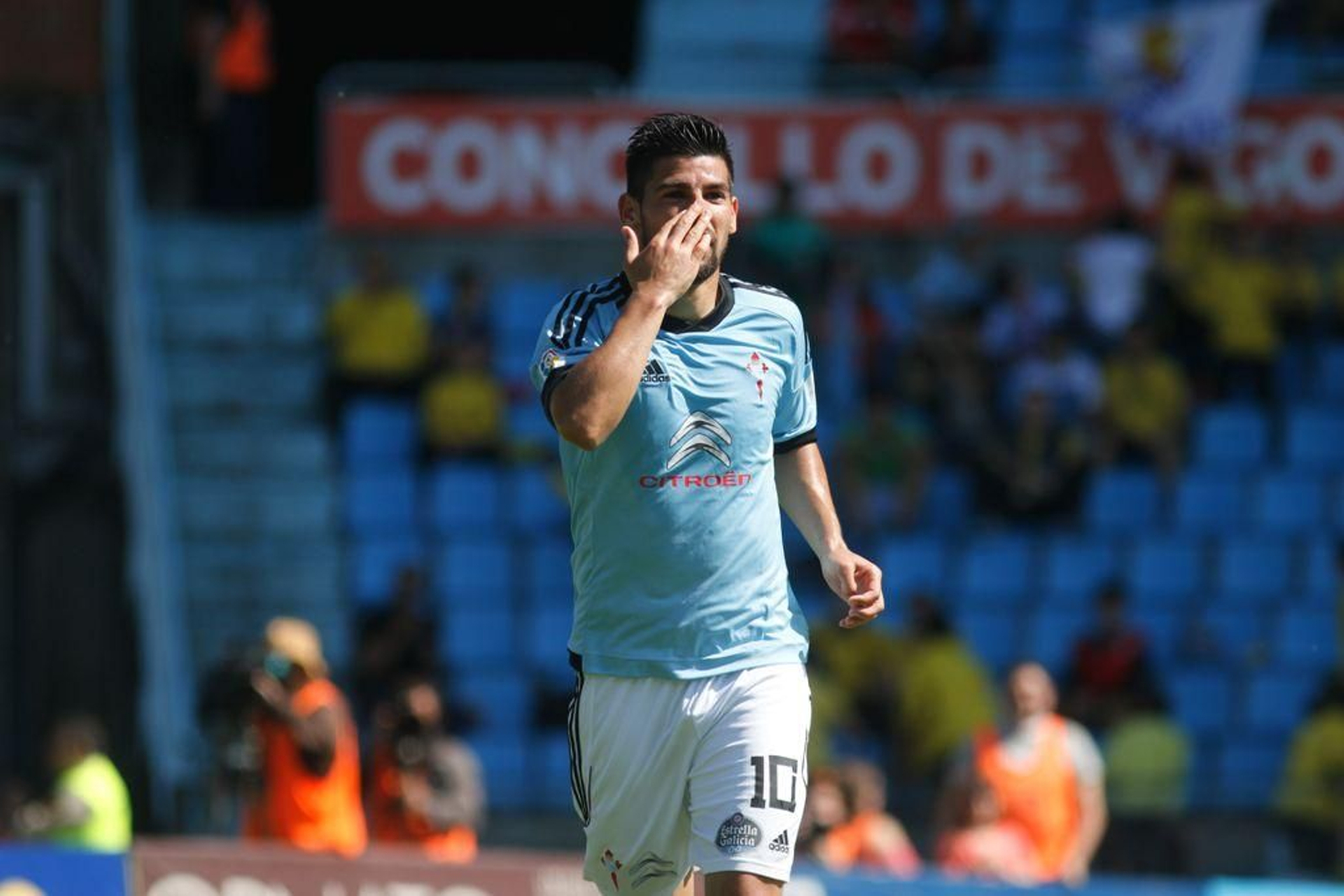 Nolito celebra el 1-1 ante la Real.