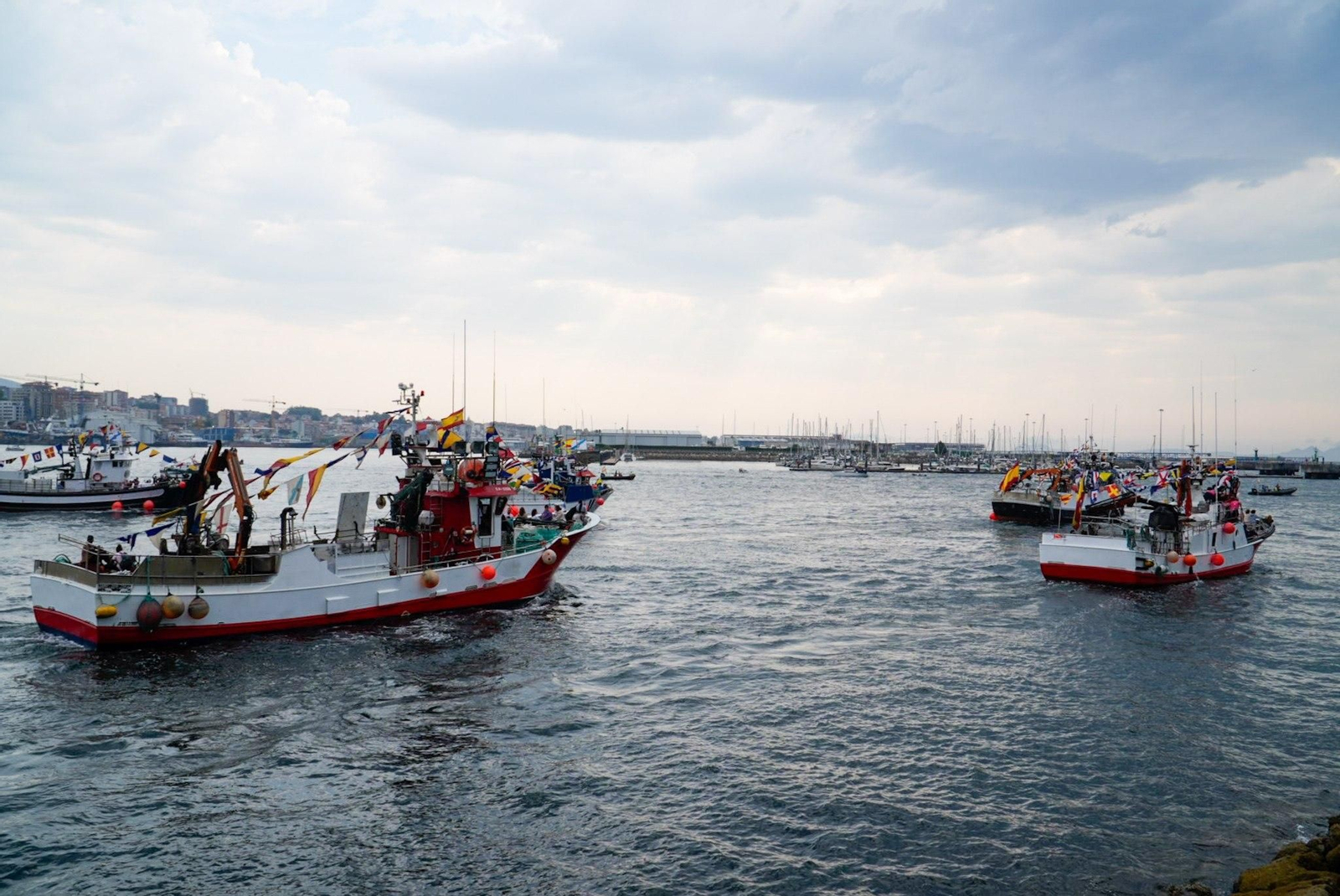 Galería | Vigo rinde homenaje a la Virgen del Carmen por tierra y por mar