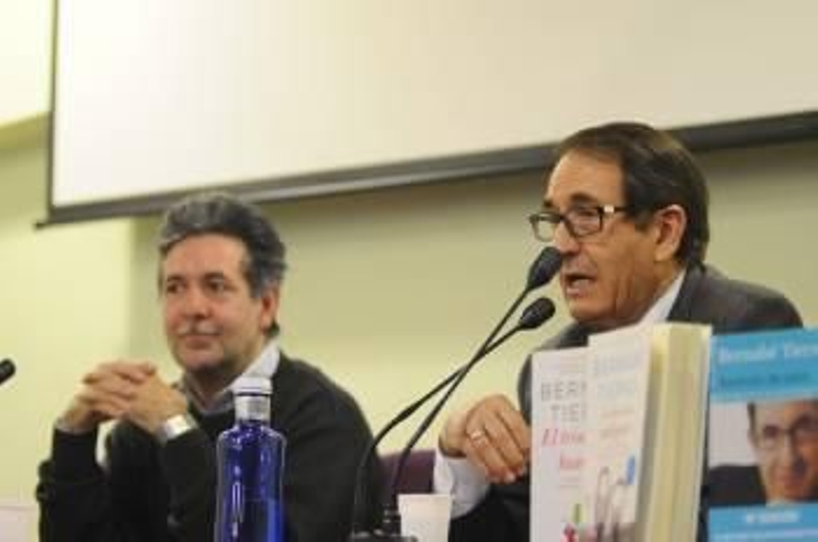 José Fernández y Bernabé Tierno, durante la conferencia del Foro La Región que se ofreció ayer en O Barco. (Foto: MARTIÑO PINAL)