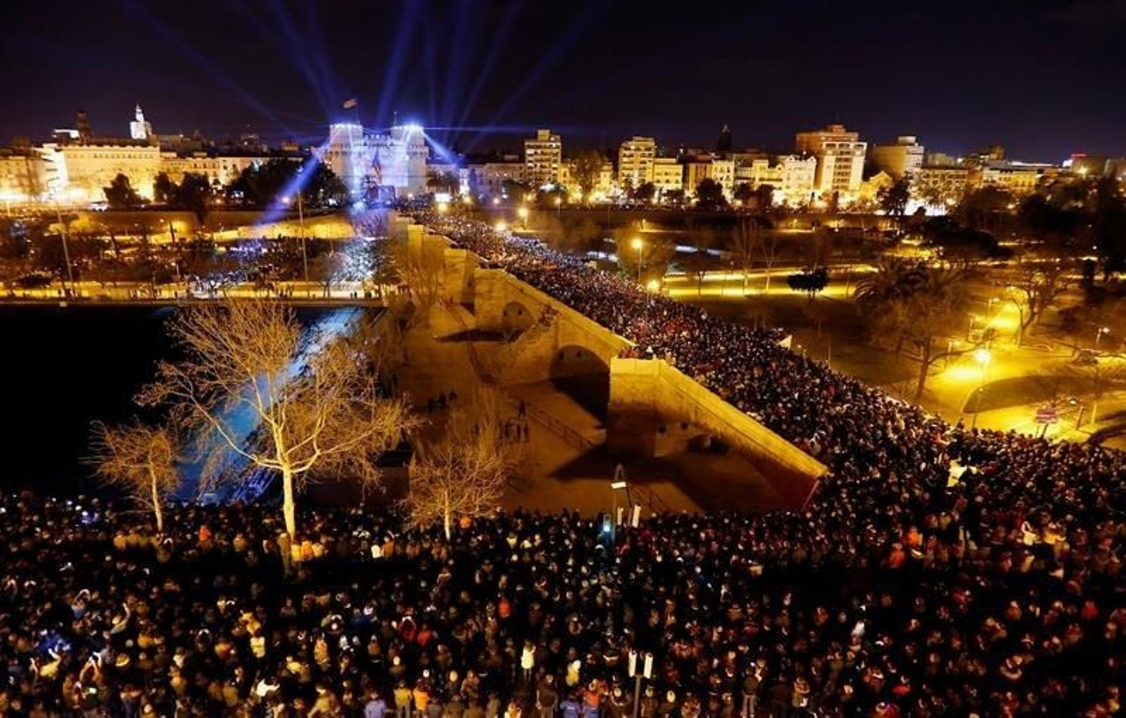 Un momento del acto de la "Crida" que anuncia la cuenta atrás para el inicio de las Fallas 2016.