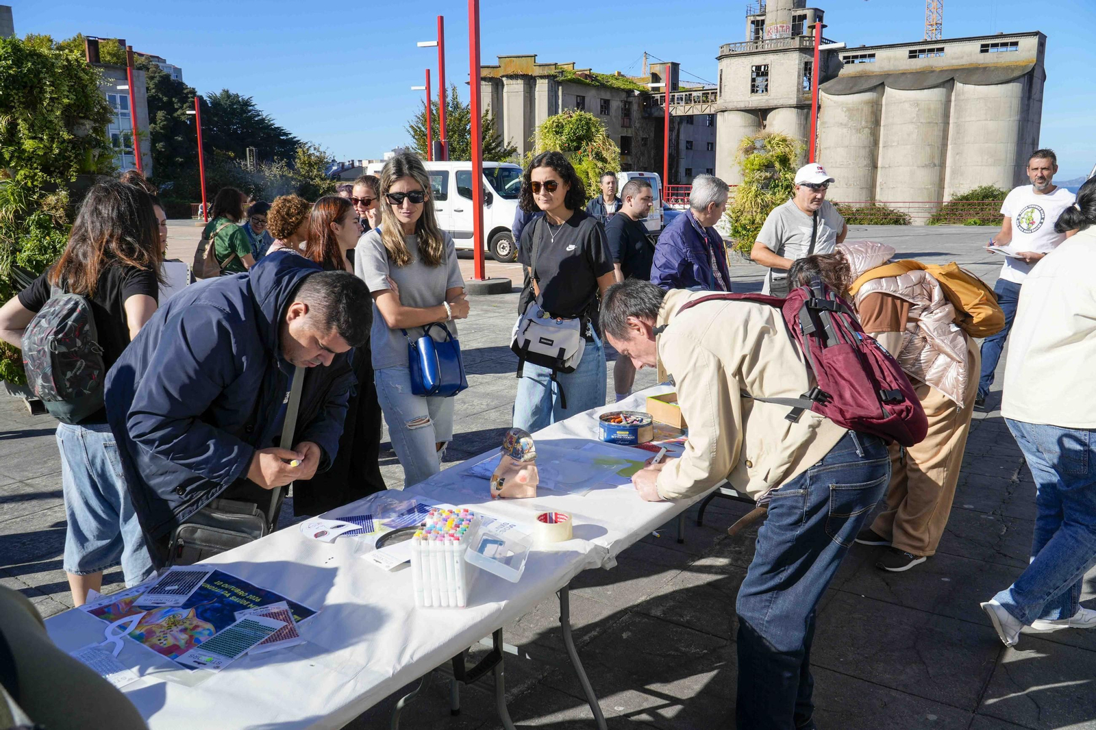 Los actos del Día Mundial de Salud Mental se celebraron ayer en la Praza do Rei con usuarios, familias y profesionales de Doa.