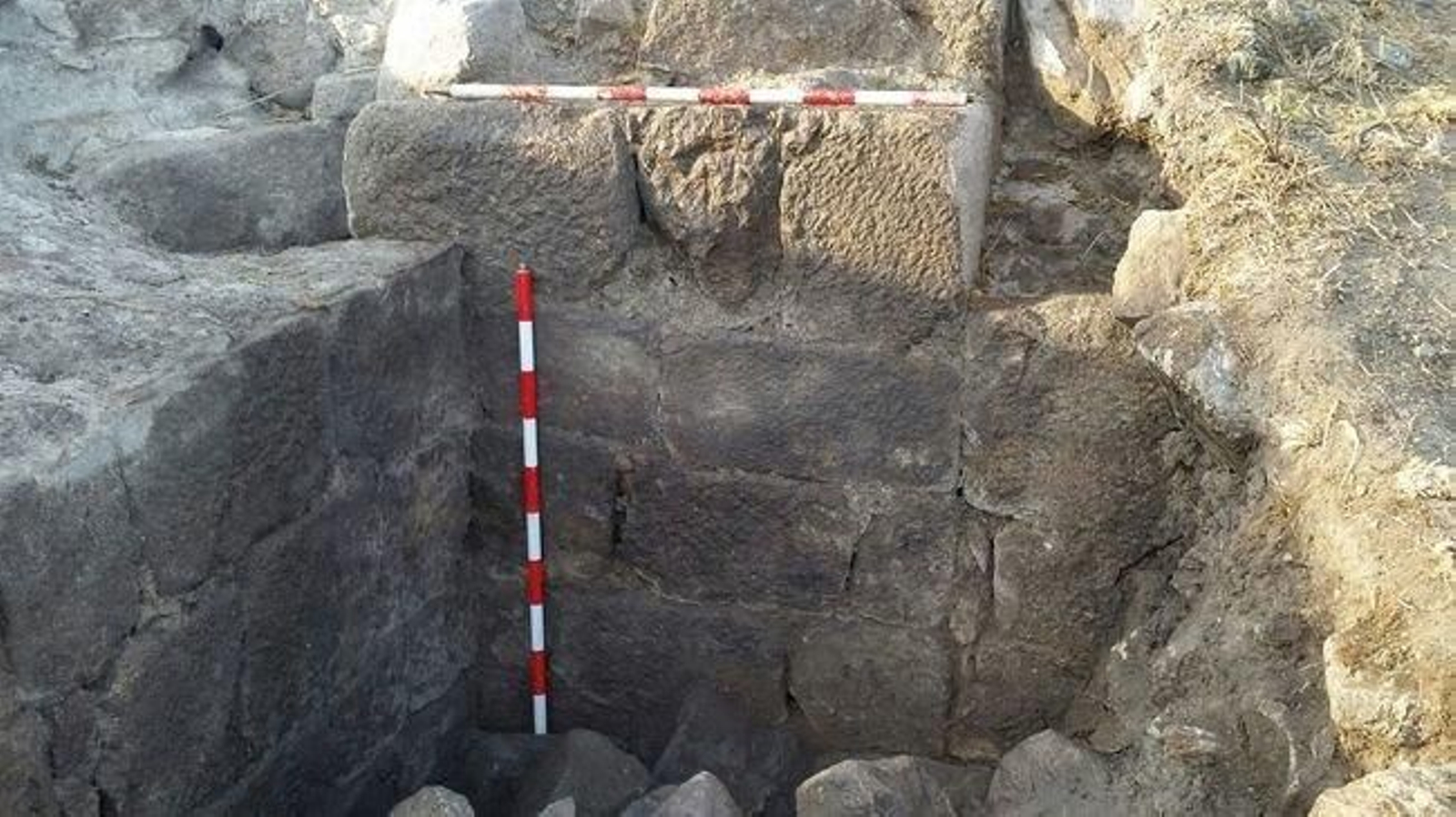 Una de las murallas descubiertas en el transcurso de las excavaciones en Torre da Pena.