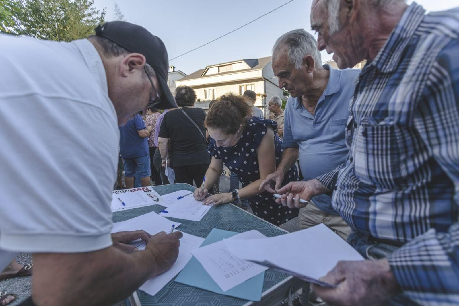 Desde la plataforma vecinal anunciaban que continuarán con acciones reivindicativas, entre ellas la recogida de firmas.