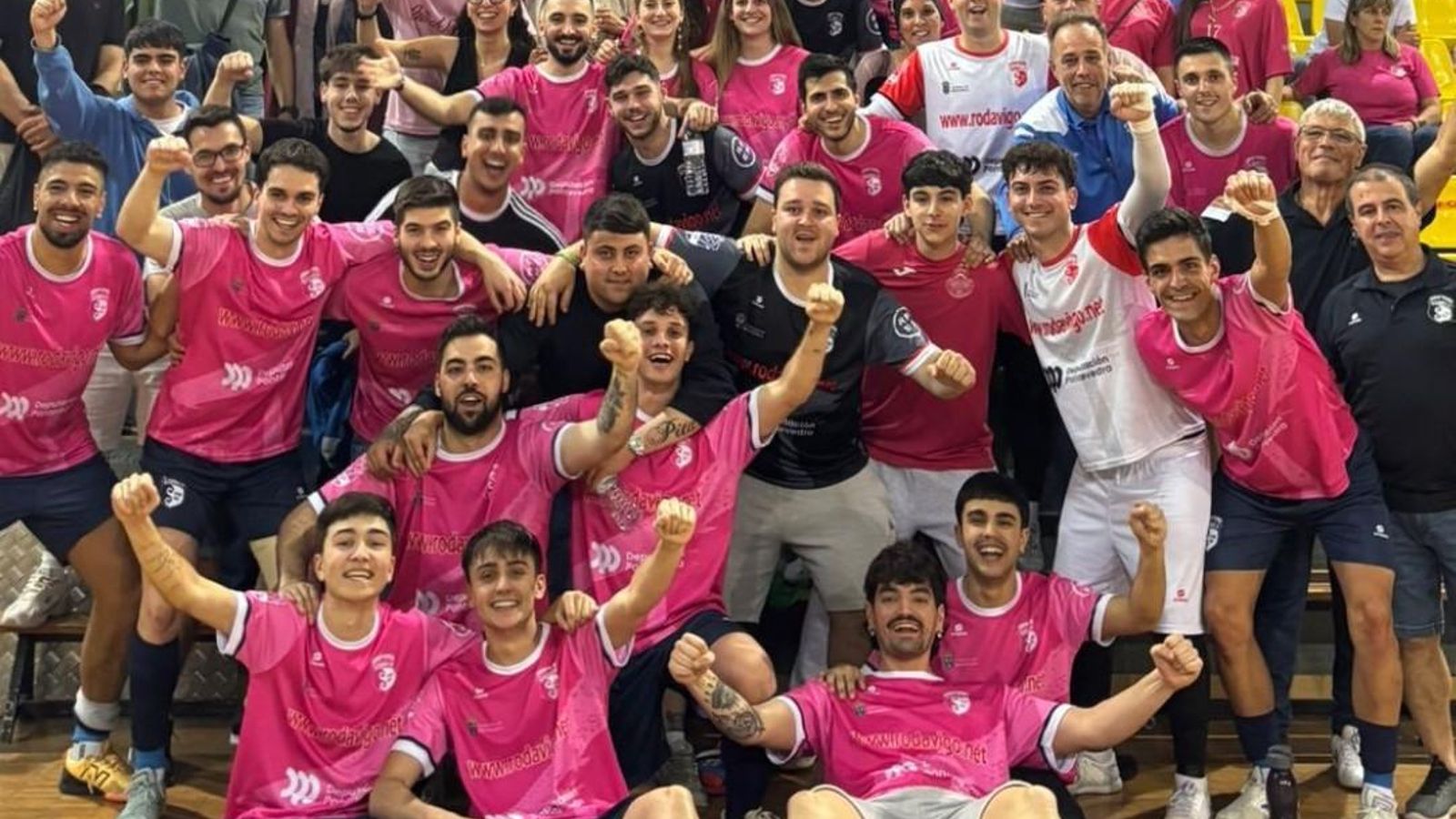 La alegría redondelana por la permanencia en la categoría.