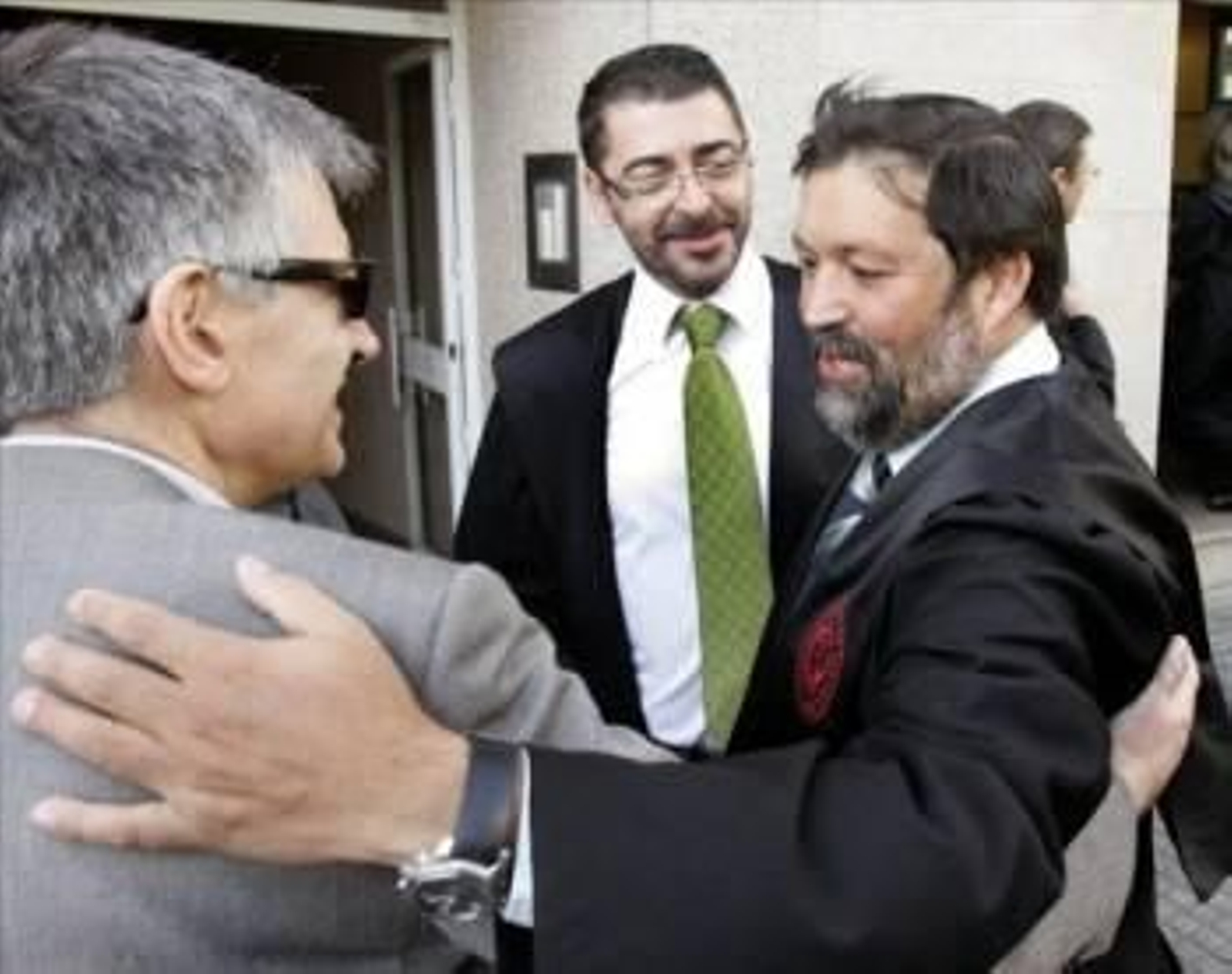 Evaristo Nogueira, en el centro, con el ministro de Justicia, Francisco Caamaño. (Foto: ARCHIVO)