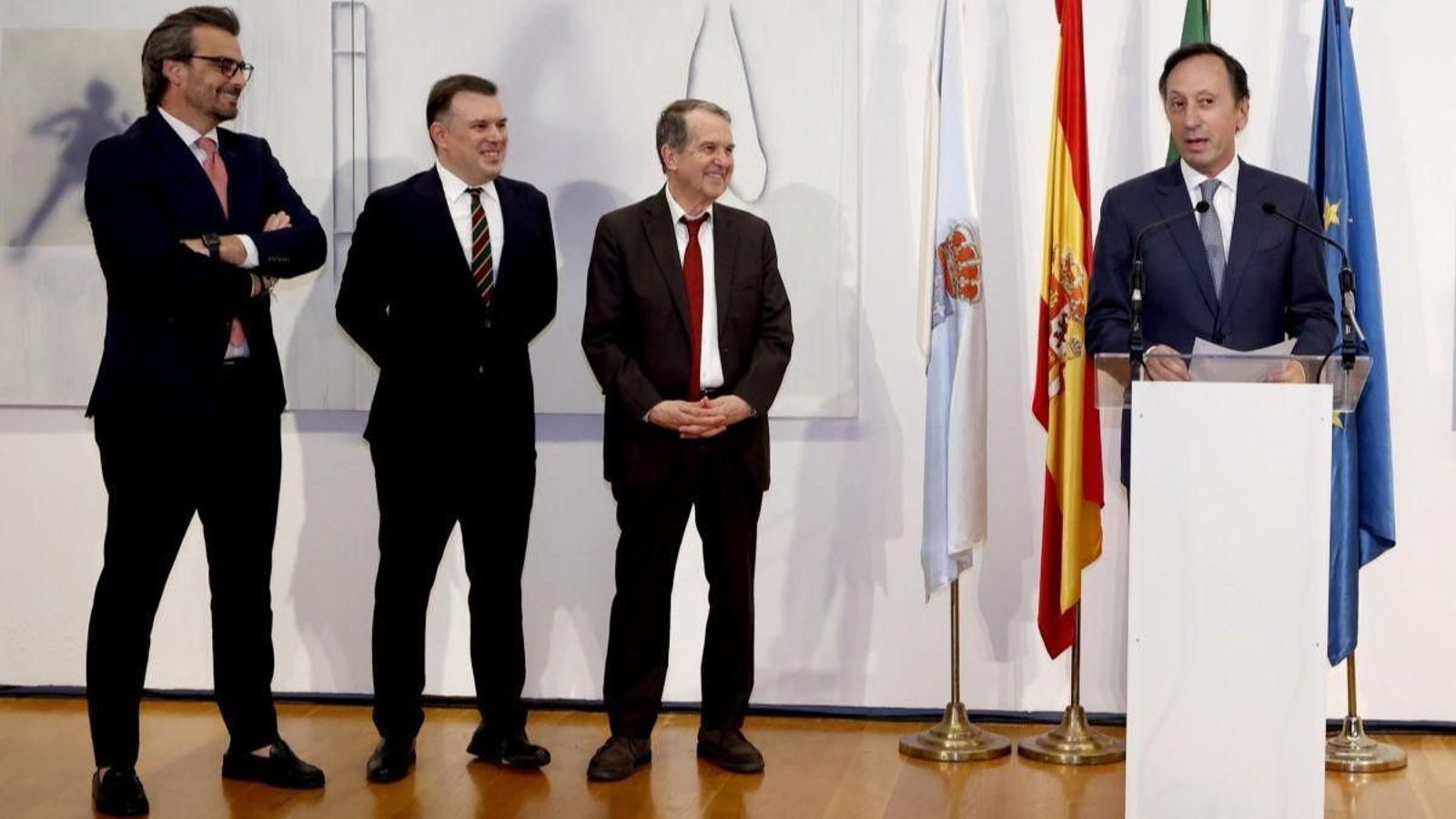 El embajador de Portugal en España, José Agusto Duarte, ante Caballero, el cónsul y el conselleiro Diego Calvo.