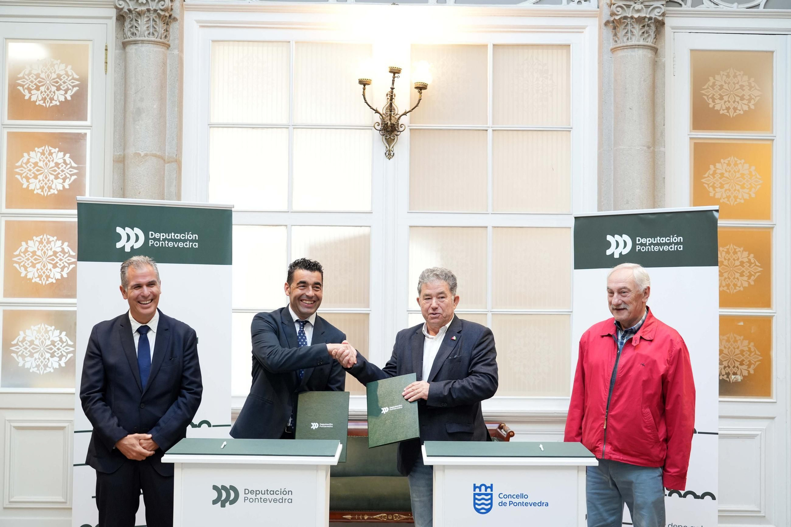 Rafa Domínguez, Luis López, Miguel A. Fernández Lores e César Mosquera no Pazo Provincial.