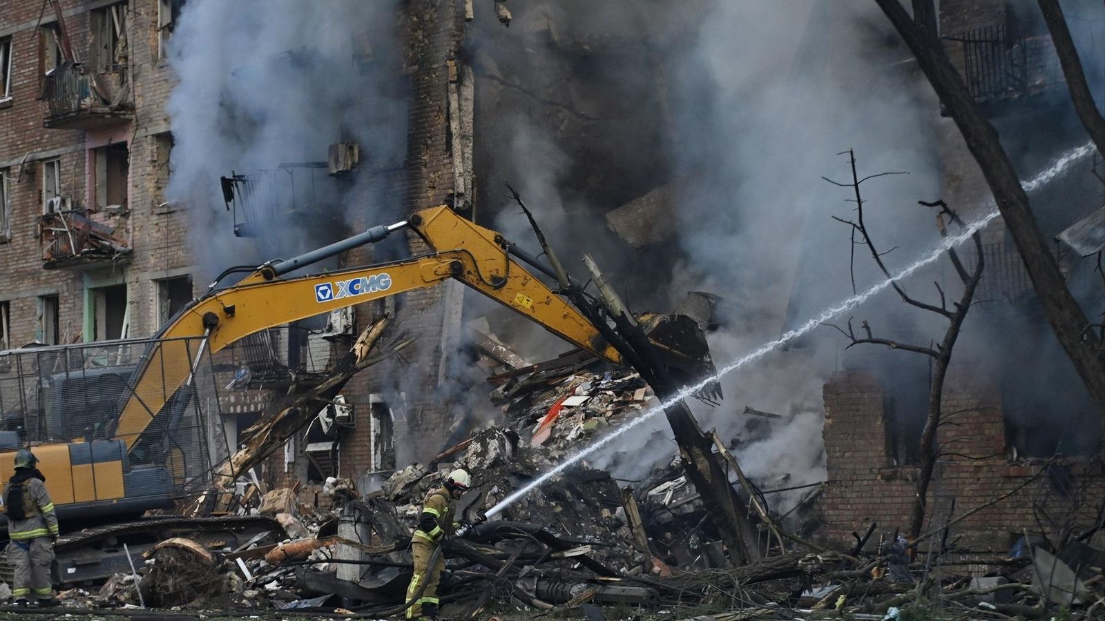 Así quedaron barrios de Kiev tras el ataque con misiles y drones por parte de Rusia.