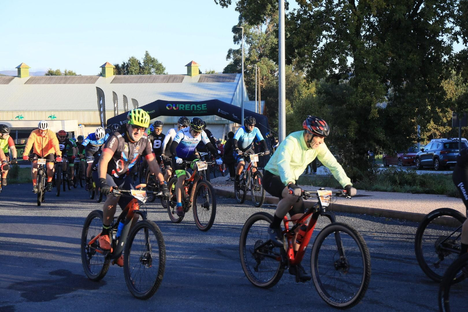 Momento de la salida de la  primera edición de la BTT Concello de Boborás.