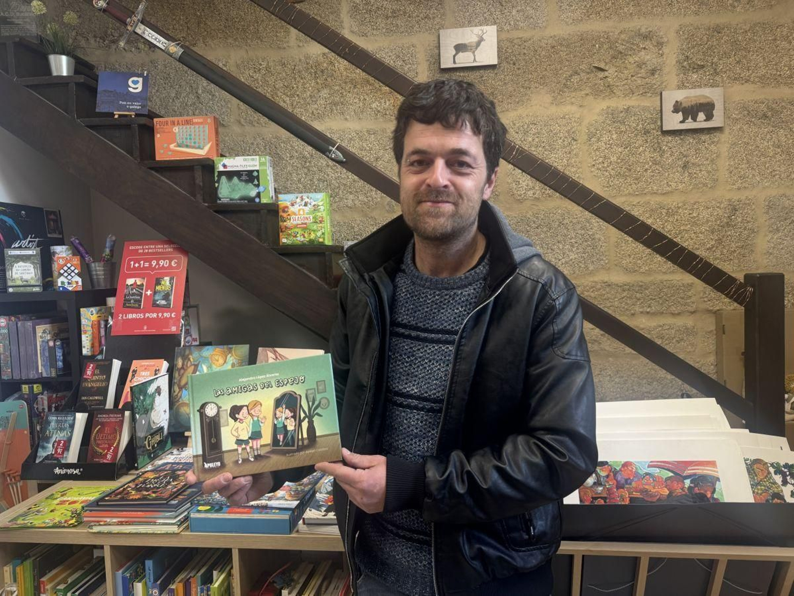 Alejandro López, durante la presentación de su libro en la librería Escolma de O Carballiño.