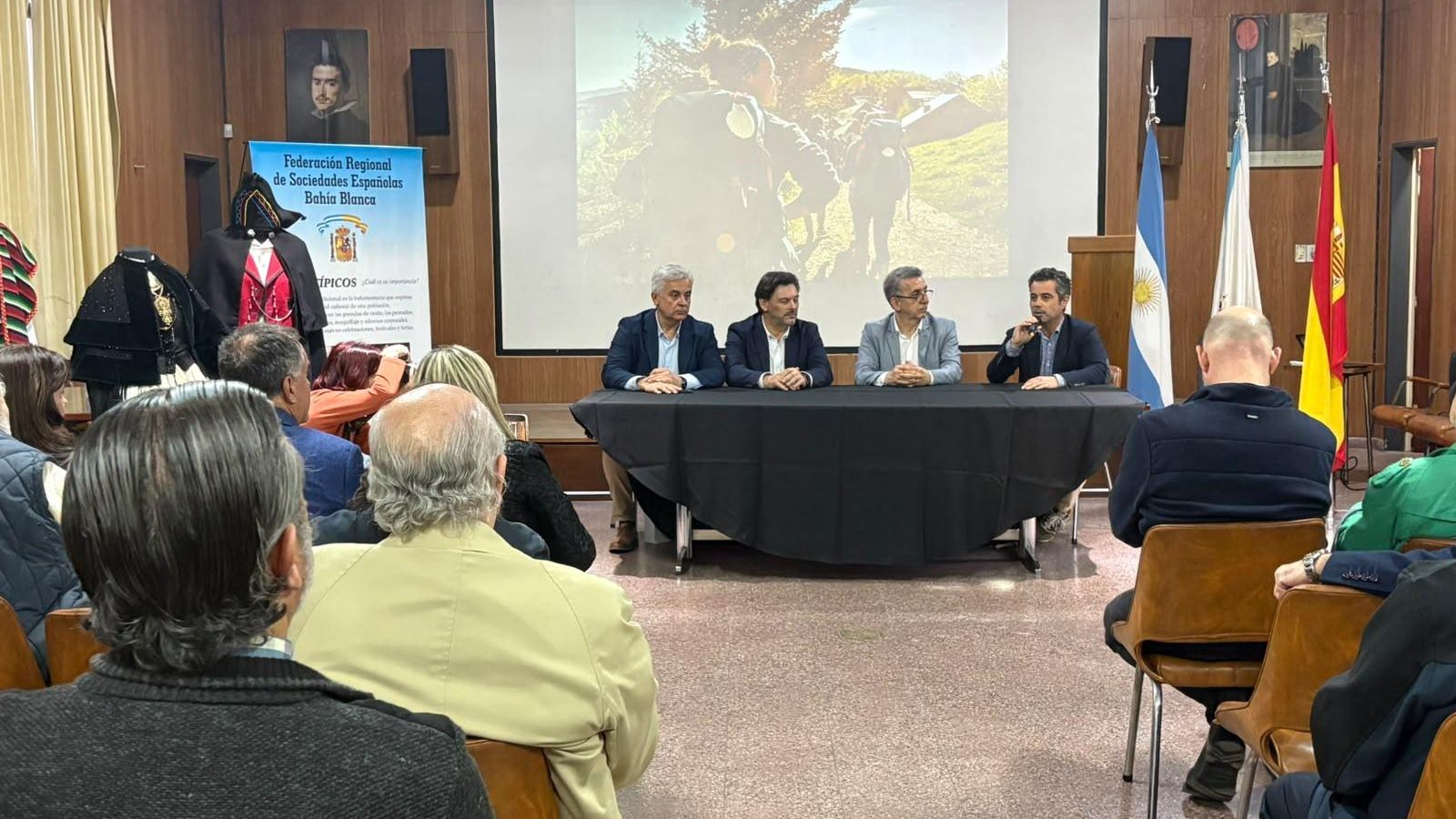 Visita de Miranda al Centro Gallego de Córdoba