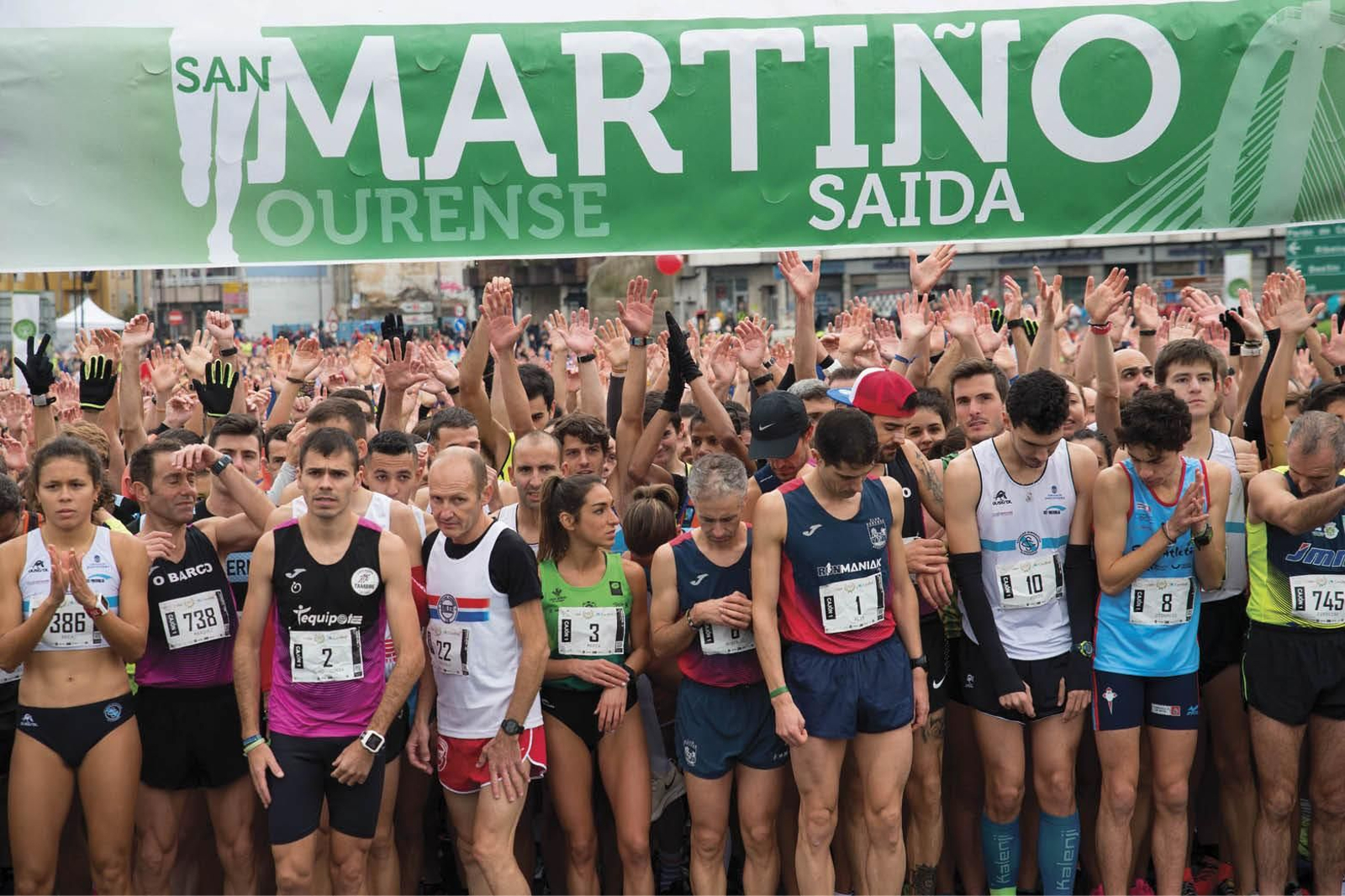 Instantes previos a la salida de la carrera absoluta de la San Martiño de 2019 (ÓSCAR PINAL).