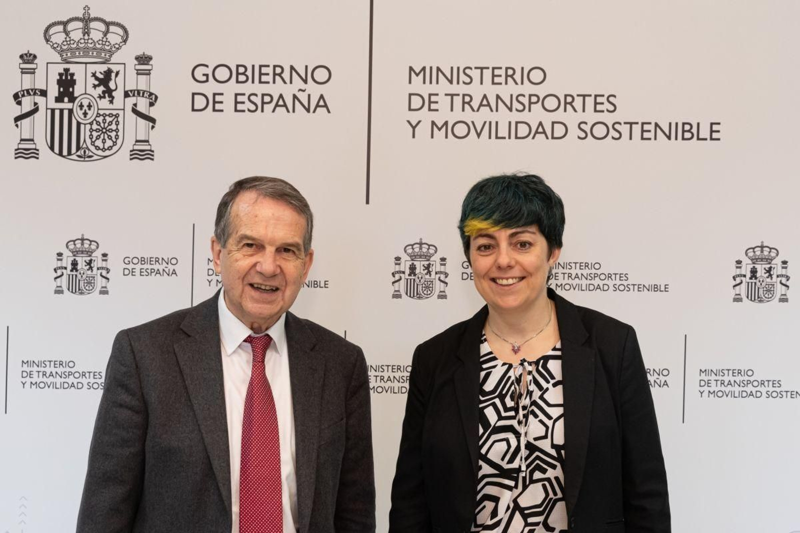 Caballero en Madrid con la secretaria general de Transporte Terrestre del Ministerio, Marta Serrano.