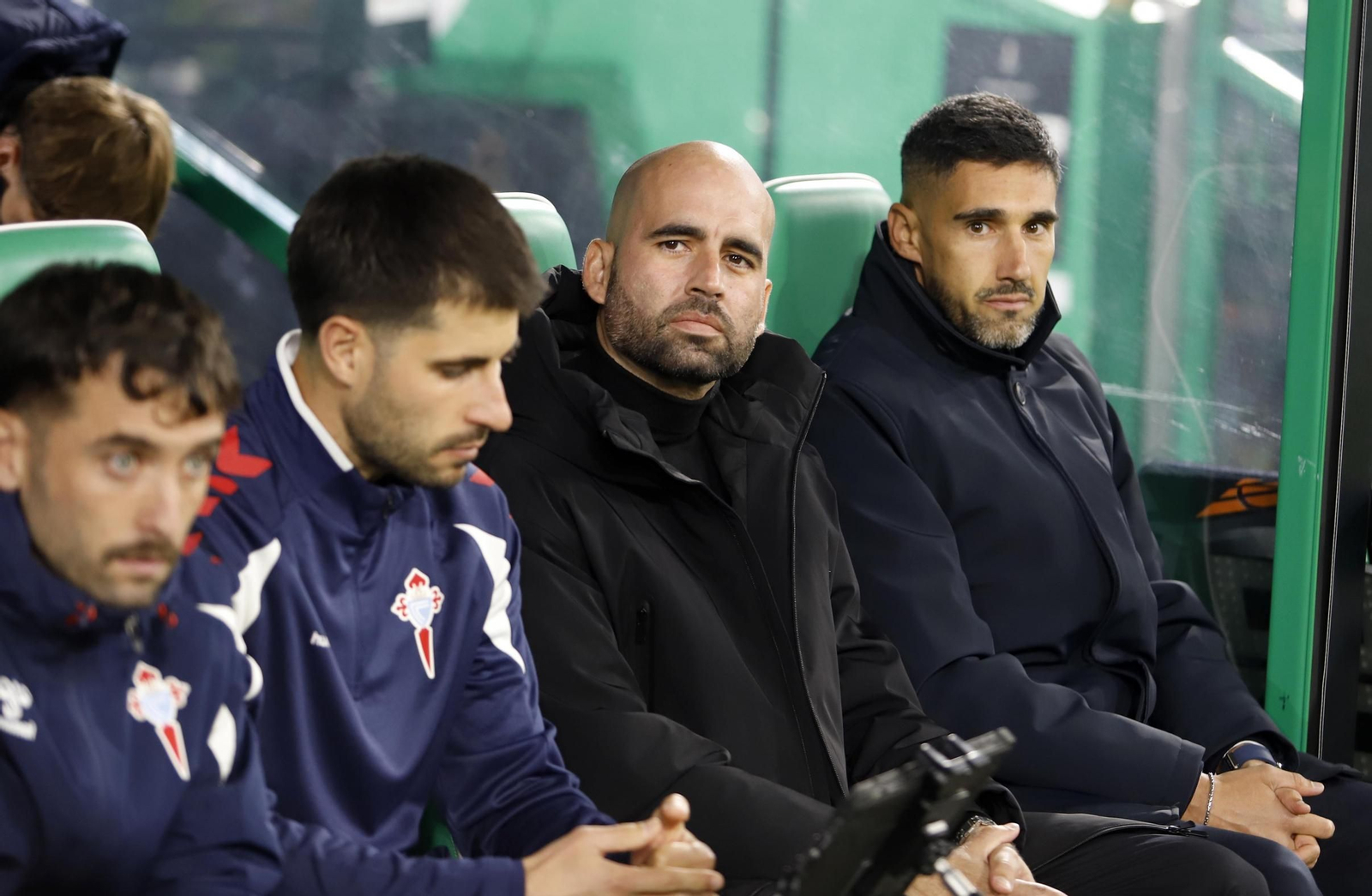 El entrenador del Celta, Claudio Giráldez, ayer en el banquillo del equipo celeste en Celtic Park.