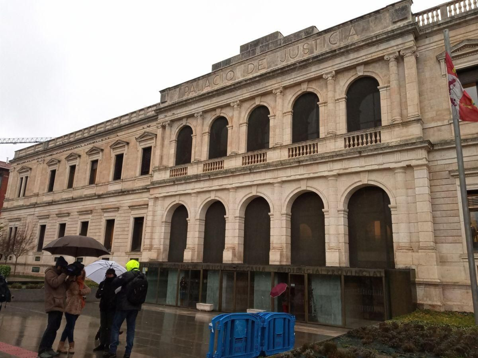 Entrada a la Audiencia Provincial de Burgos, cuyos magistrados confirmaron la condena por estafa.