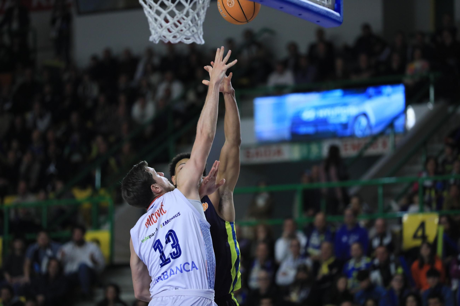 Galería | El Pazo, a reventar para el derbi COB-Obradoiro