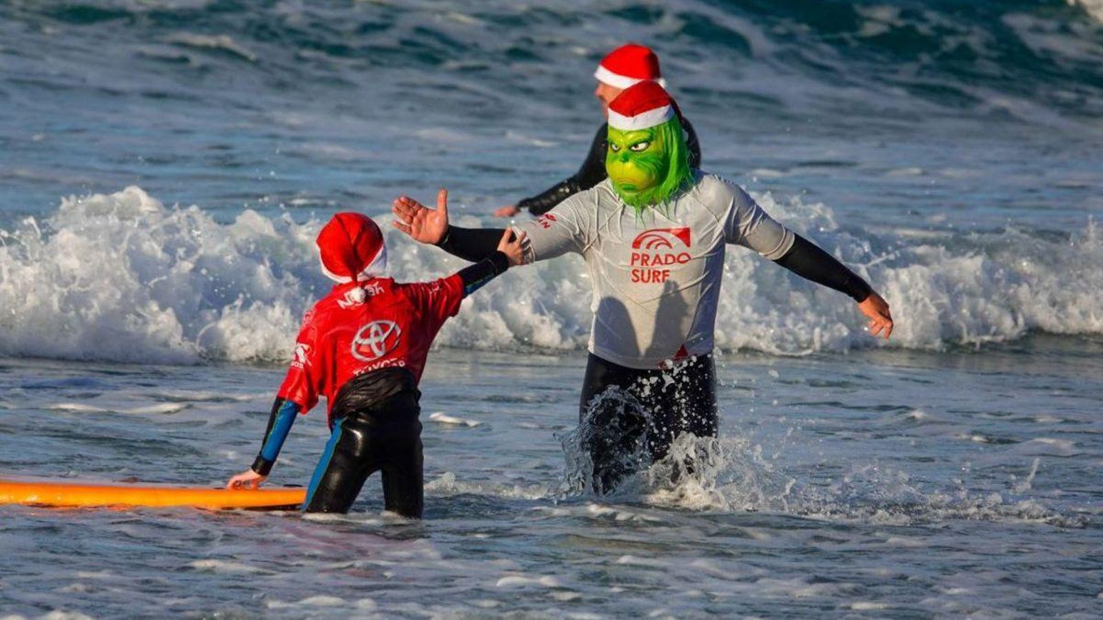 El Grinch también se presentó a la fiesta, pero esta vez de buen rollo.