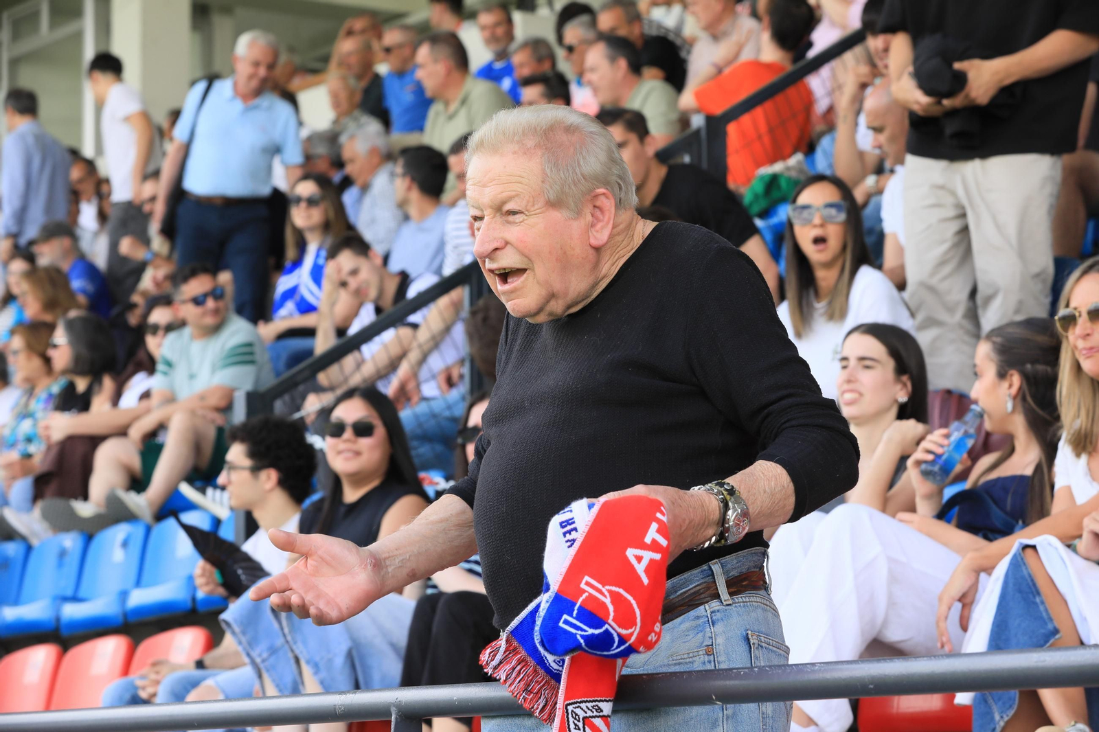 Galería | El Estadio de O Couto vive otra derrota, polémica, del Ourense CF