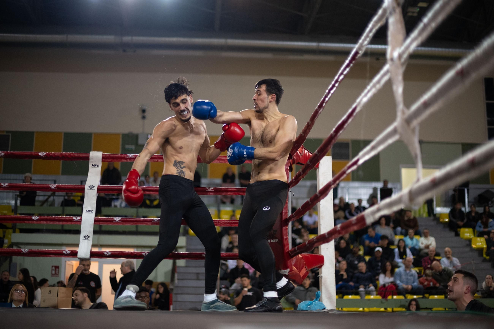 Galería | El boxeo vive una velada espectacular en la vuelta de Simón González a un ring