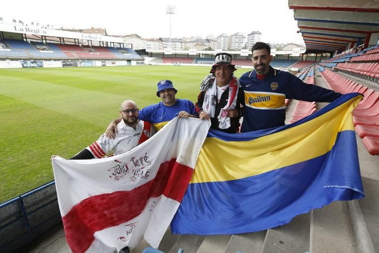 Julio Tere, Martín Vesprini, Gonzalo Sousa y Diego Trícoli, presumiendo de colores y ante del Boca-River.