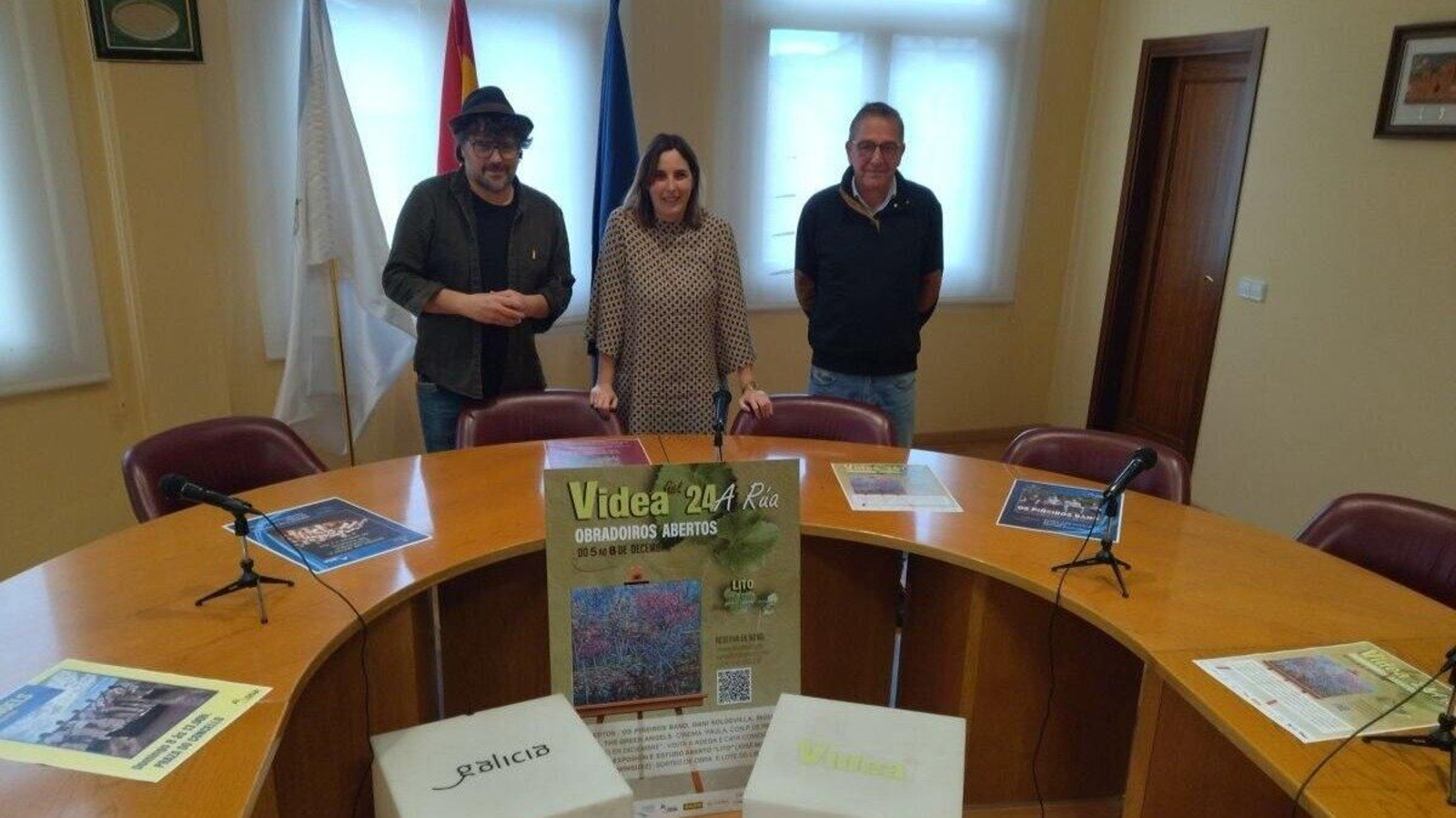 Xoán Mariño, la alcaldesa María González y Solarat.