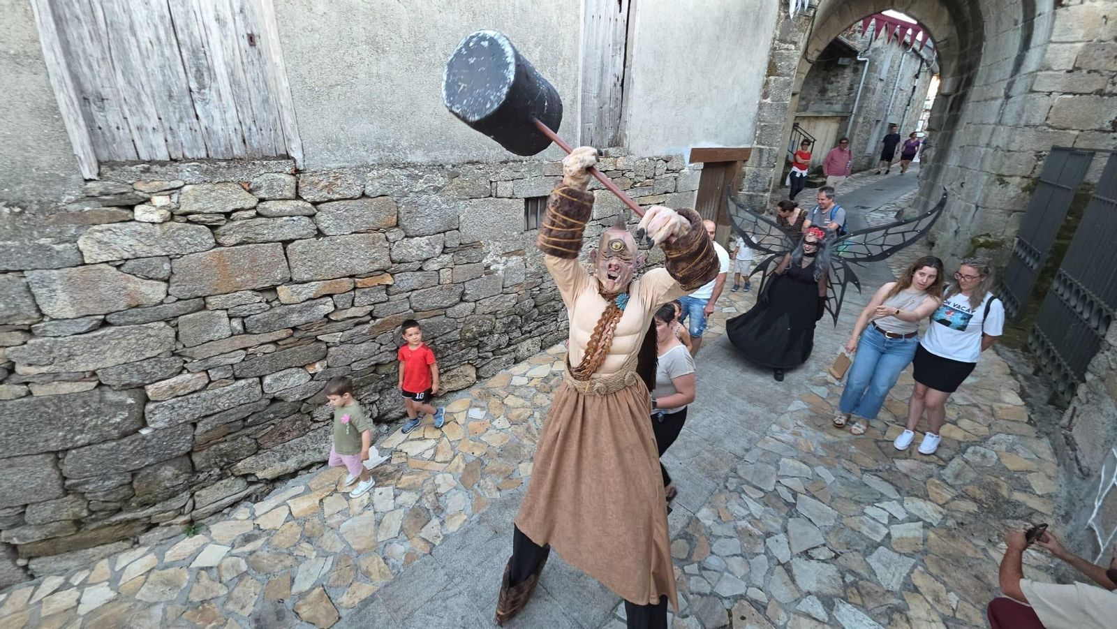 Galería | Manzaneda viaja al pasado con el éxito de su primera feria medieval
