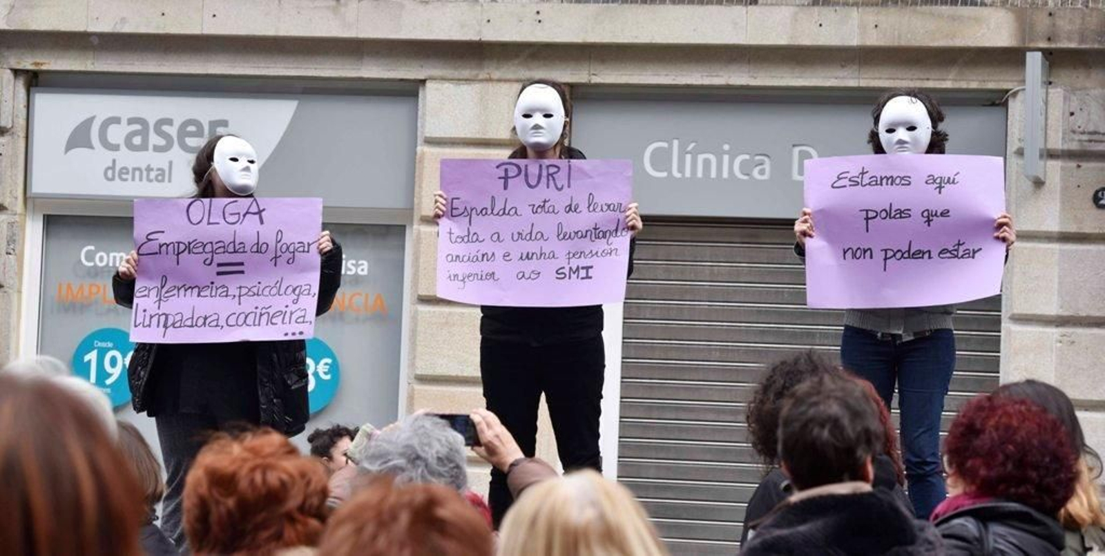 La marcha feminista recorre las calles de Vigo 27