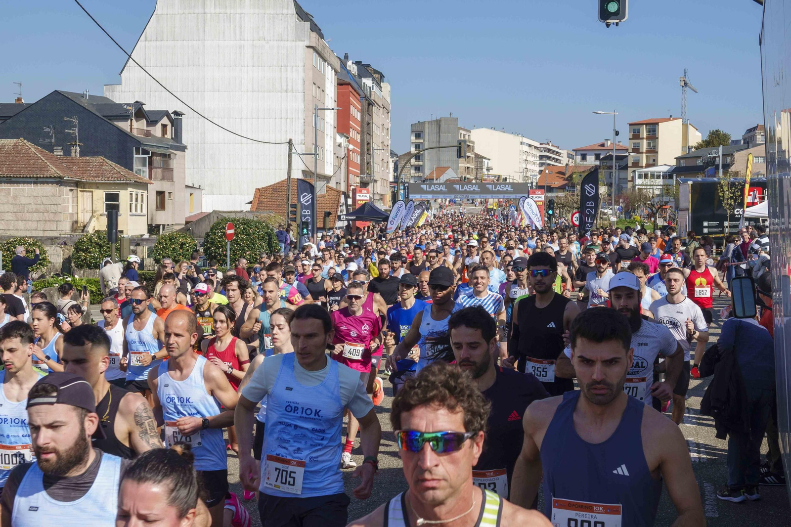 Galería | Pequeños y mayores se divierten en la 10K de Porriño