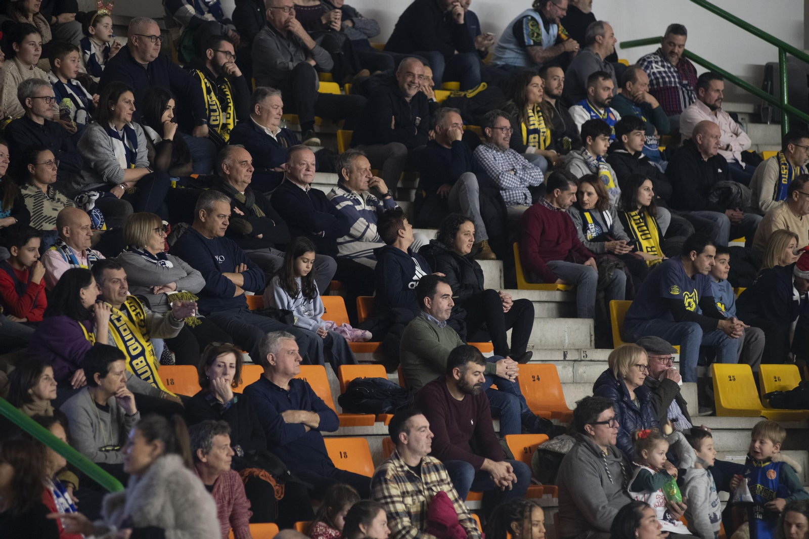 Galería | El Pazo se llena de Navidad en la primera derrota del COB como local