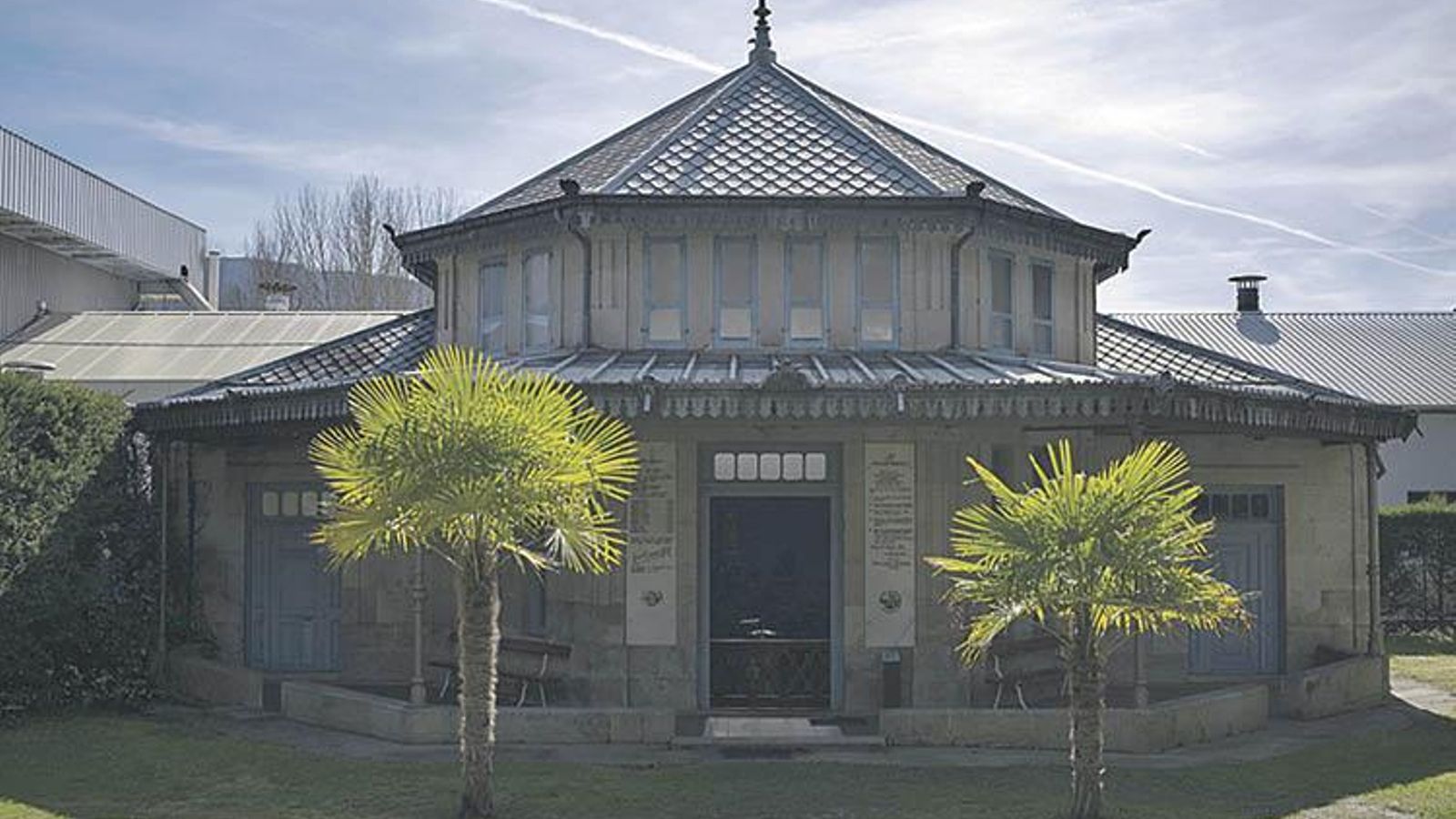 “Tótem” con código QR en el quiosco de aguas del manantial de Cabreiroá (Verín).