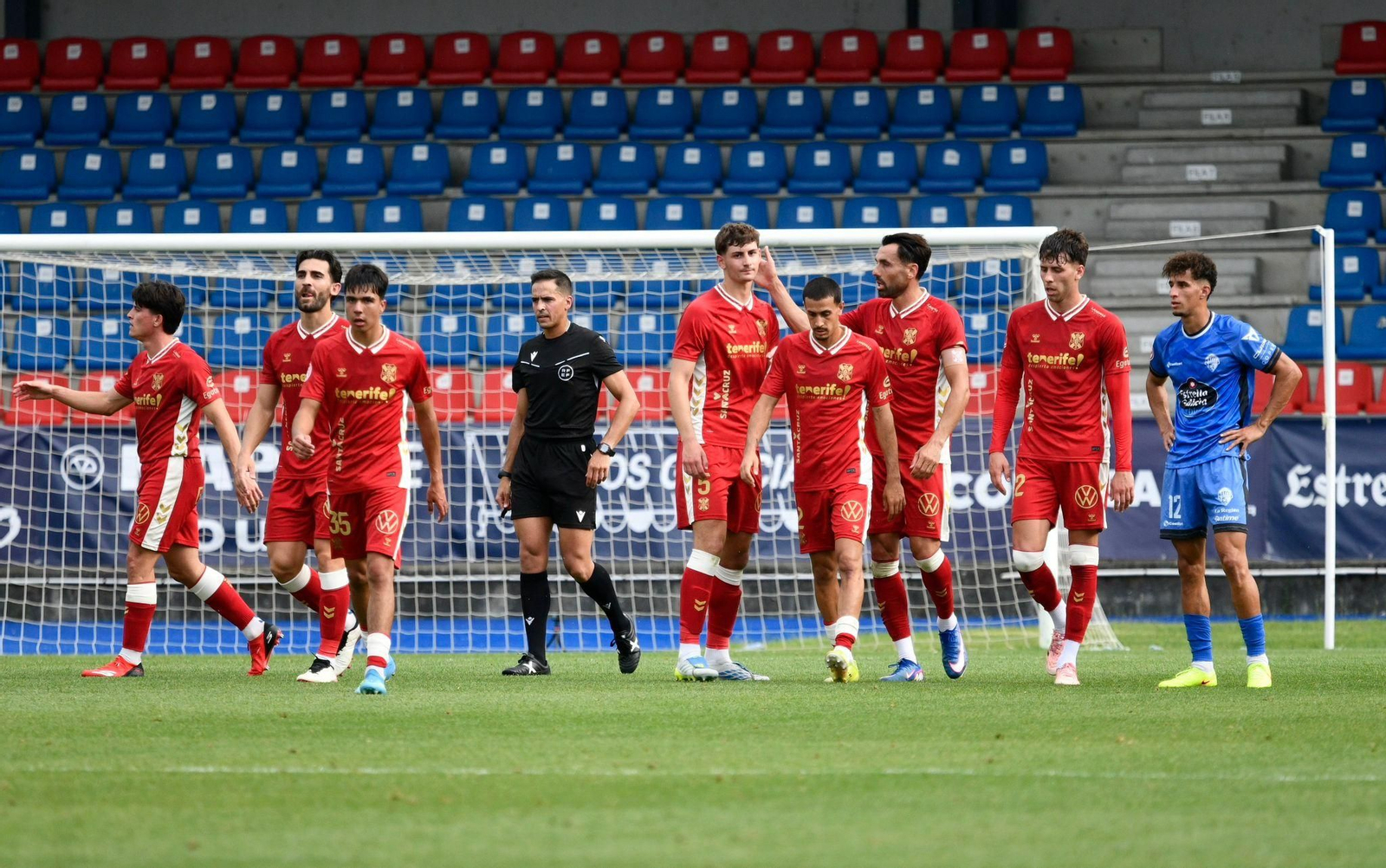 Galería | La tristeza invade O Couto con el descenso del Ourense CF